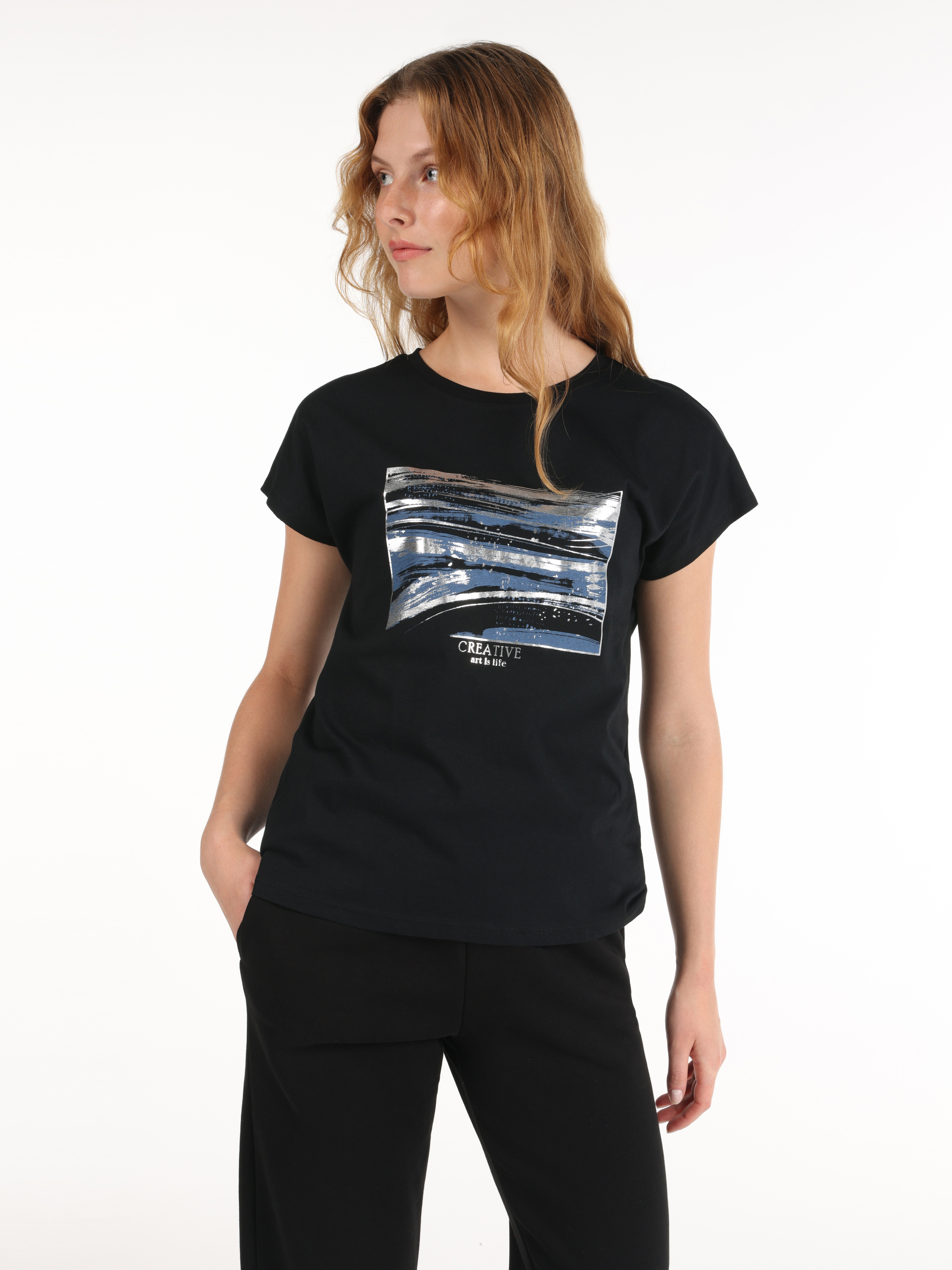 Afișați detalii pentru Regular Fit Round Neck Tricou Negru Cu Mânecă Scurtă Pentru Femei