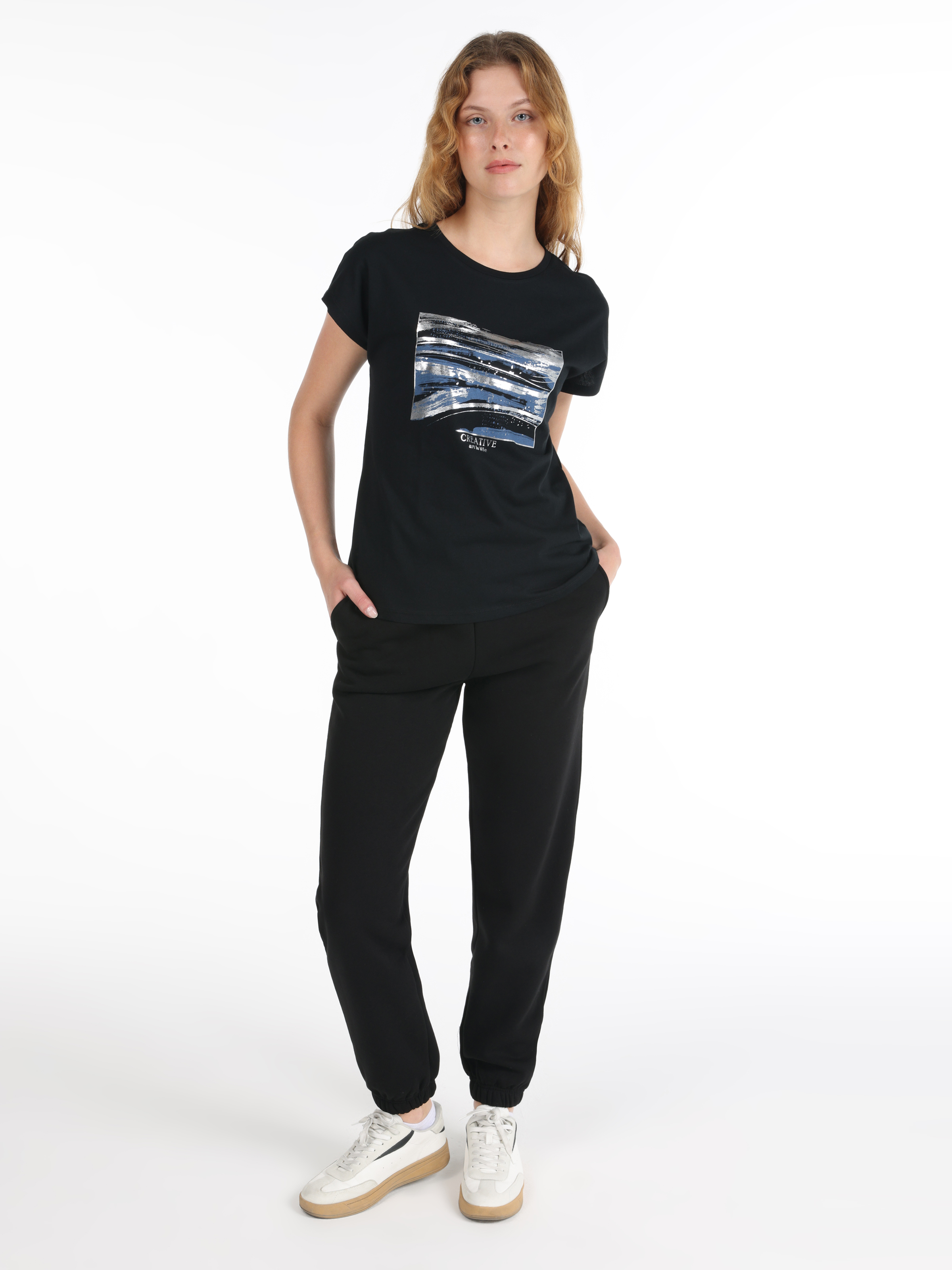 Afișați detalii pentru Regular Fit Round Neck Tricou Negru Cu Mânecă Scurtă Pentru Femei
