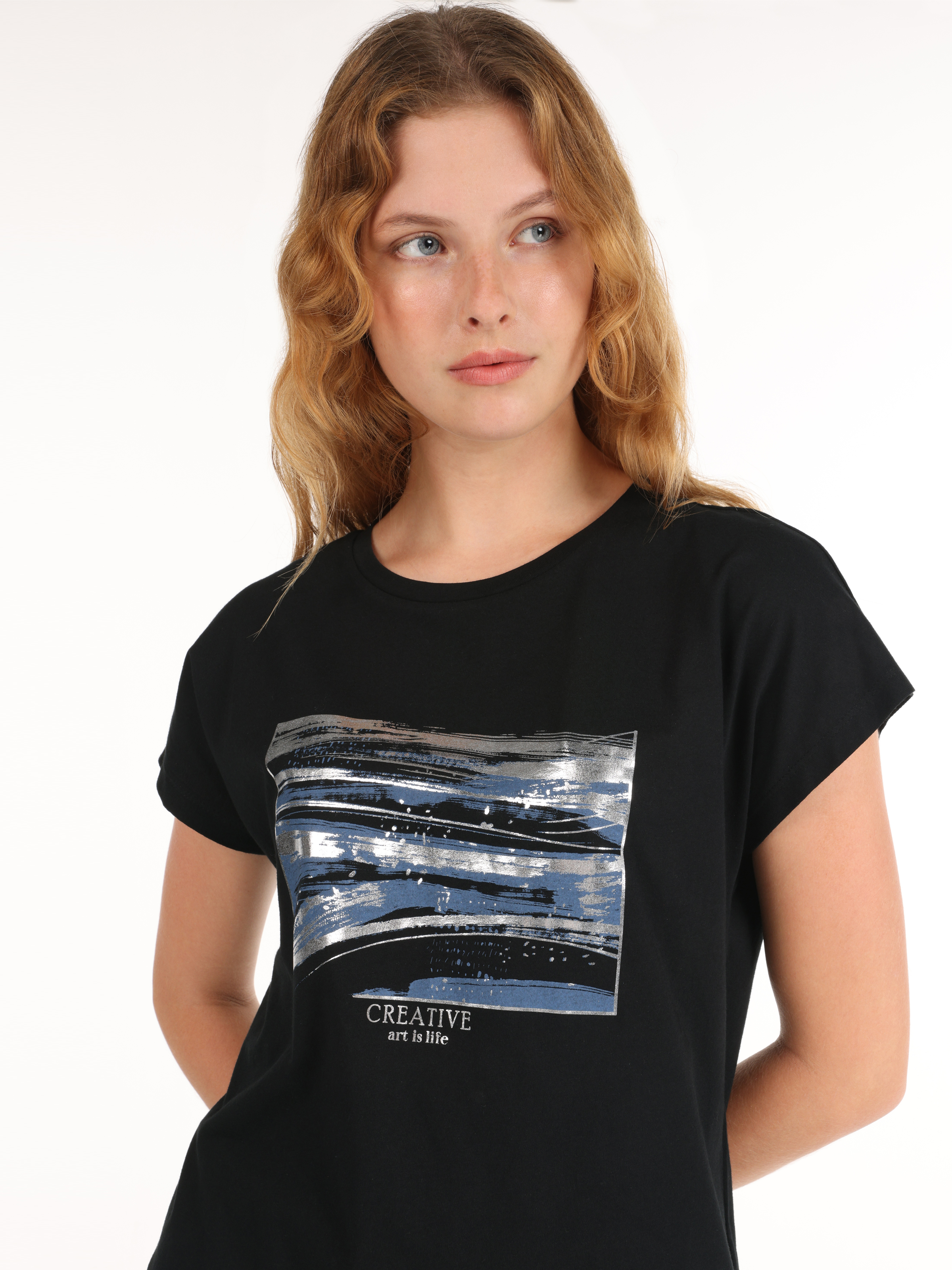 Afișați detalii pentru Regular Fit Round Neck Tricou Negru Cu Mânecă Scurtă Pentru Femei