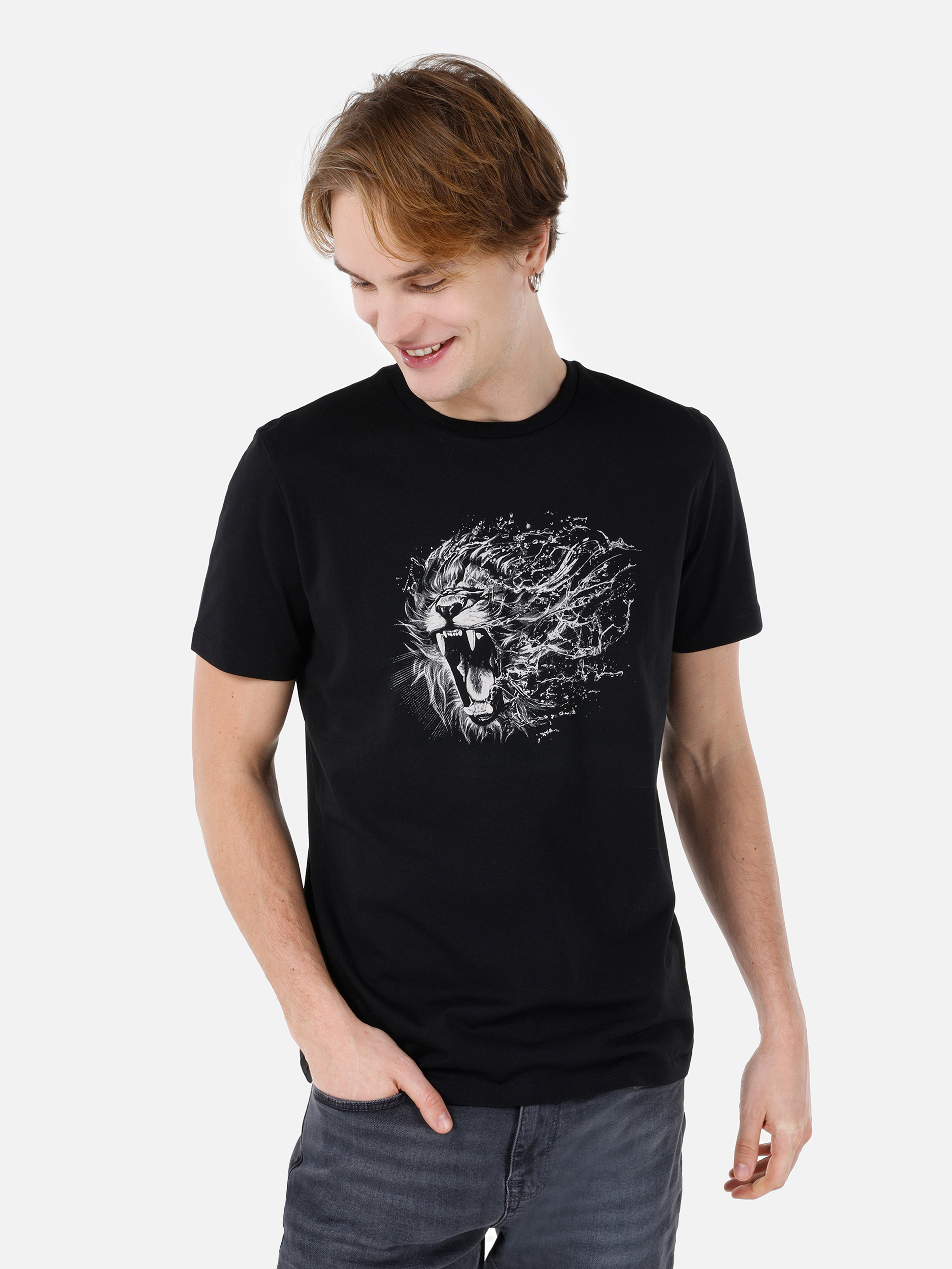 Afișați detalii pentru Regular Fit Round Neck Drept Bărbați Negru Tricou Cu Mânecă Scurtă