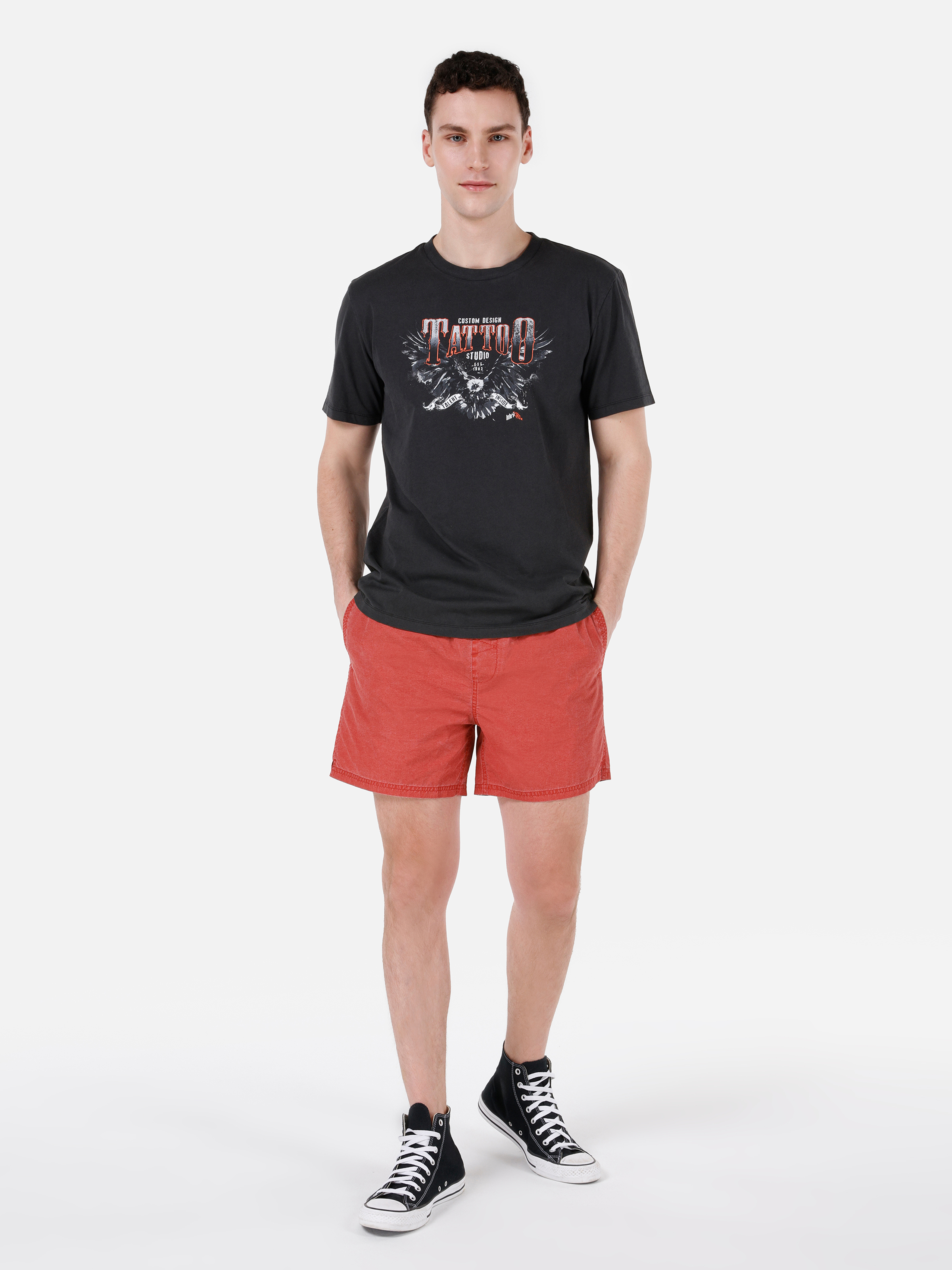 Afișați detalii pentru Regular Fit Round Neck Drept Bărbați Negru Tricou Cu Mânecă Scurtă
