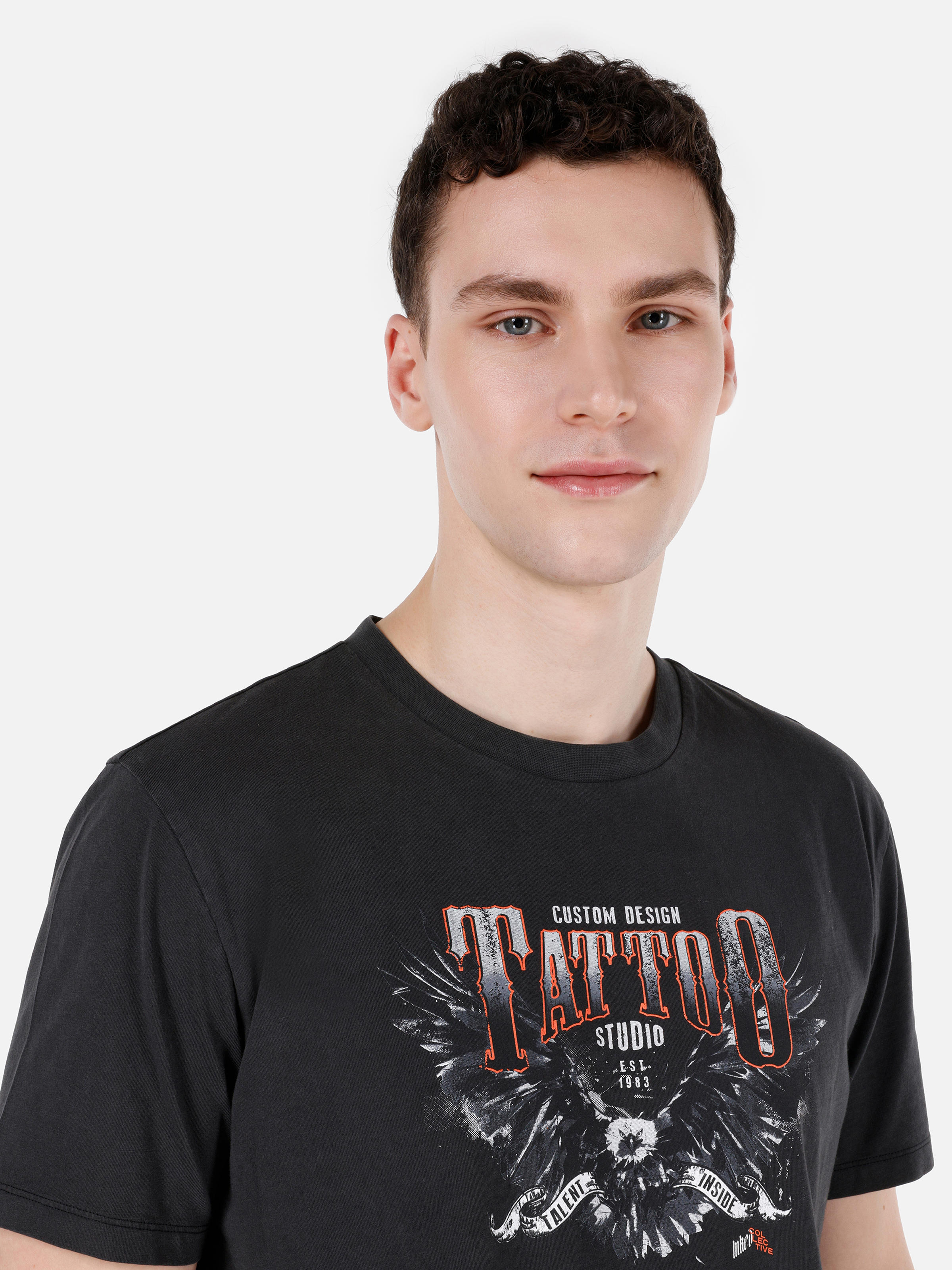 Afișați detalii pentru Regular Fit Round Neck Drept Bărbați Negru Tricou Cu Mânecă Scurtă
