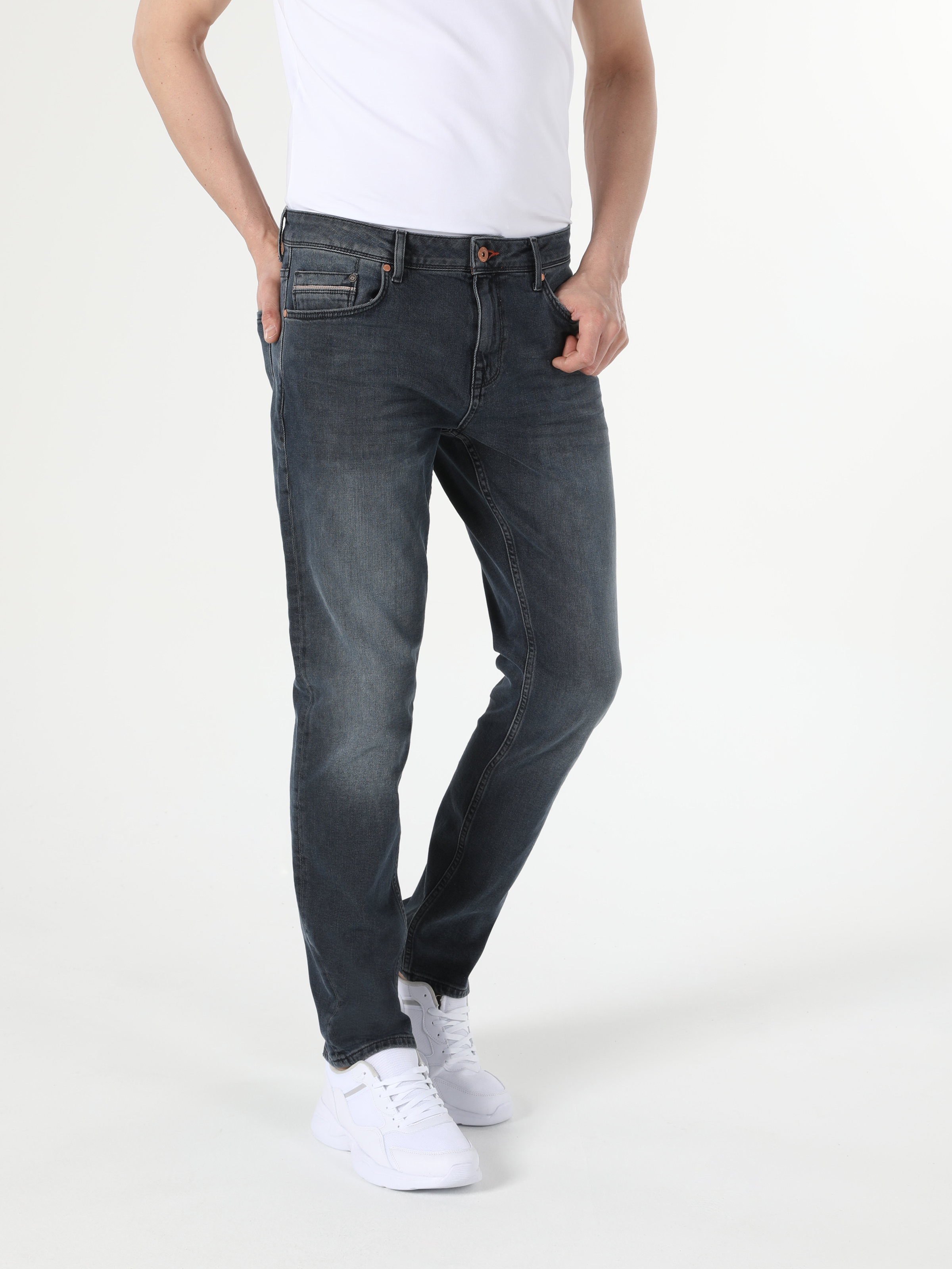 Afișați detalii pentru Pantaloni De Barbati Denim Straight Fit 044 Karl Cl1055495