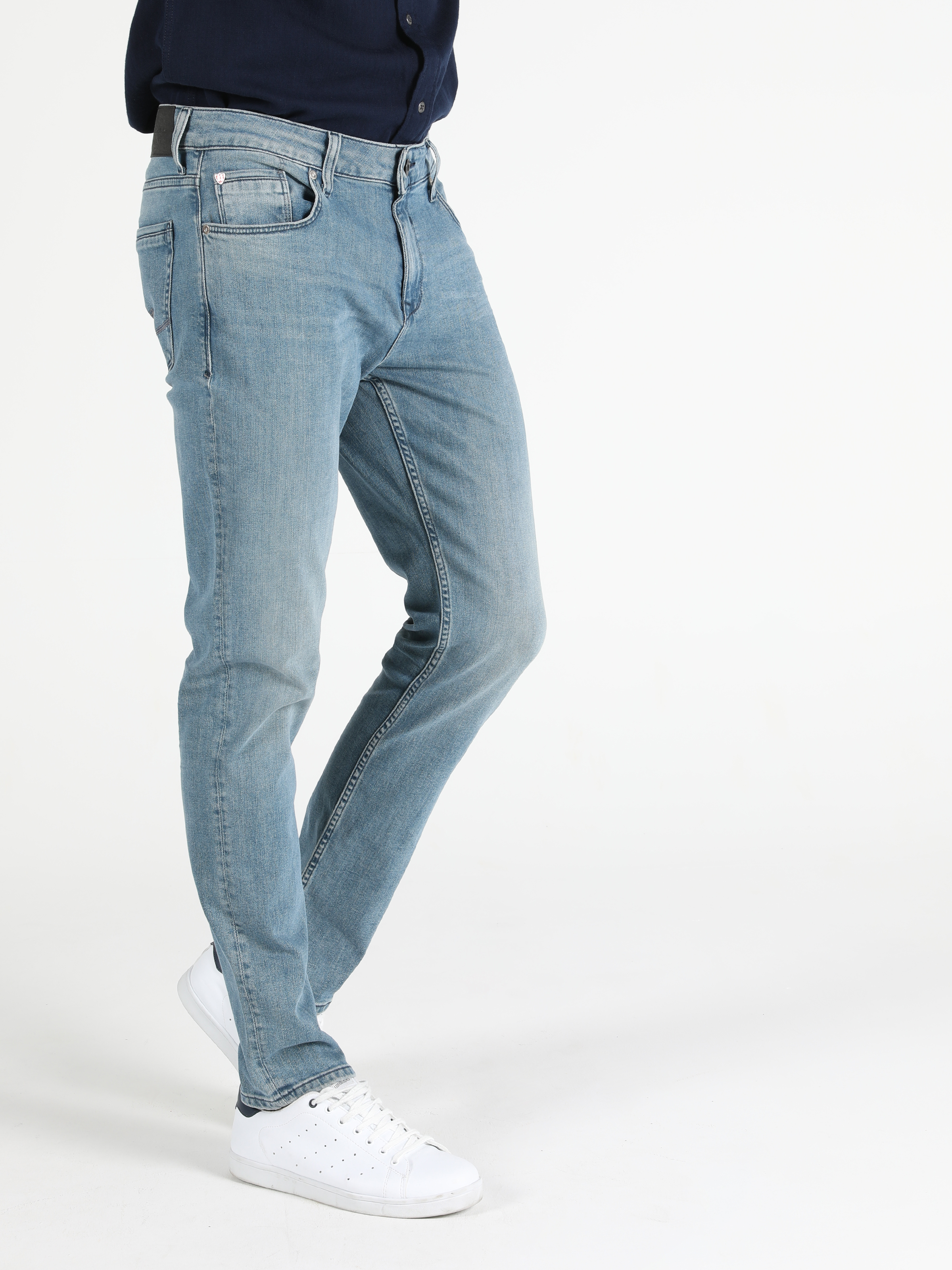 Afișați detalii pentru Pantaloni De Barbati Denim Straight Fit 044 Karl Cl1050990