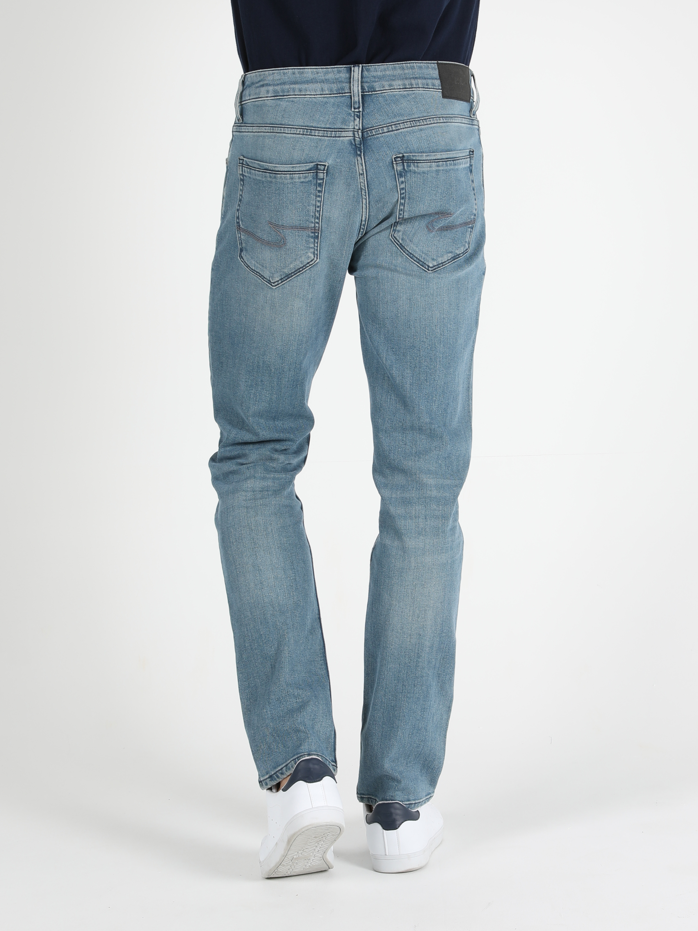 Afișați detalii pentru Pantaloni De Barbati Denim Straight Fit 044 Karl Cl1050990