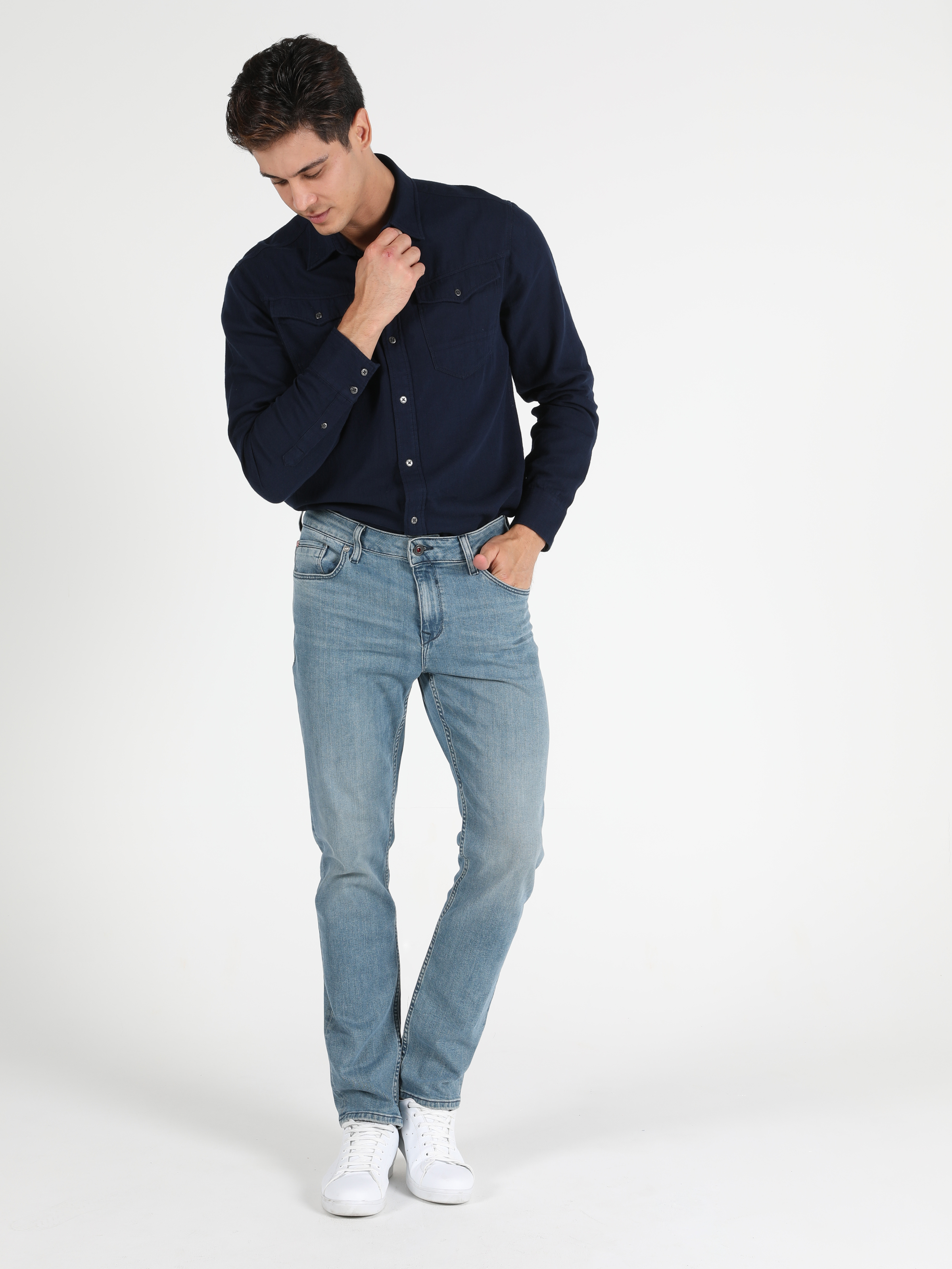 Afișați detalii pentru Pantaloni De Barbati Denim Straight Fit 044 Karl Cl1050990