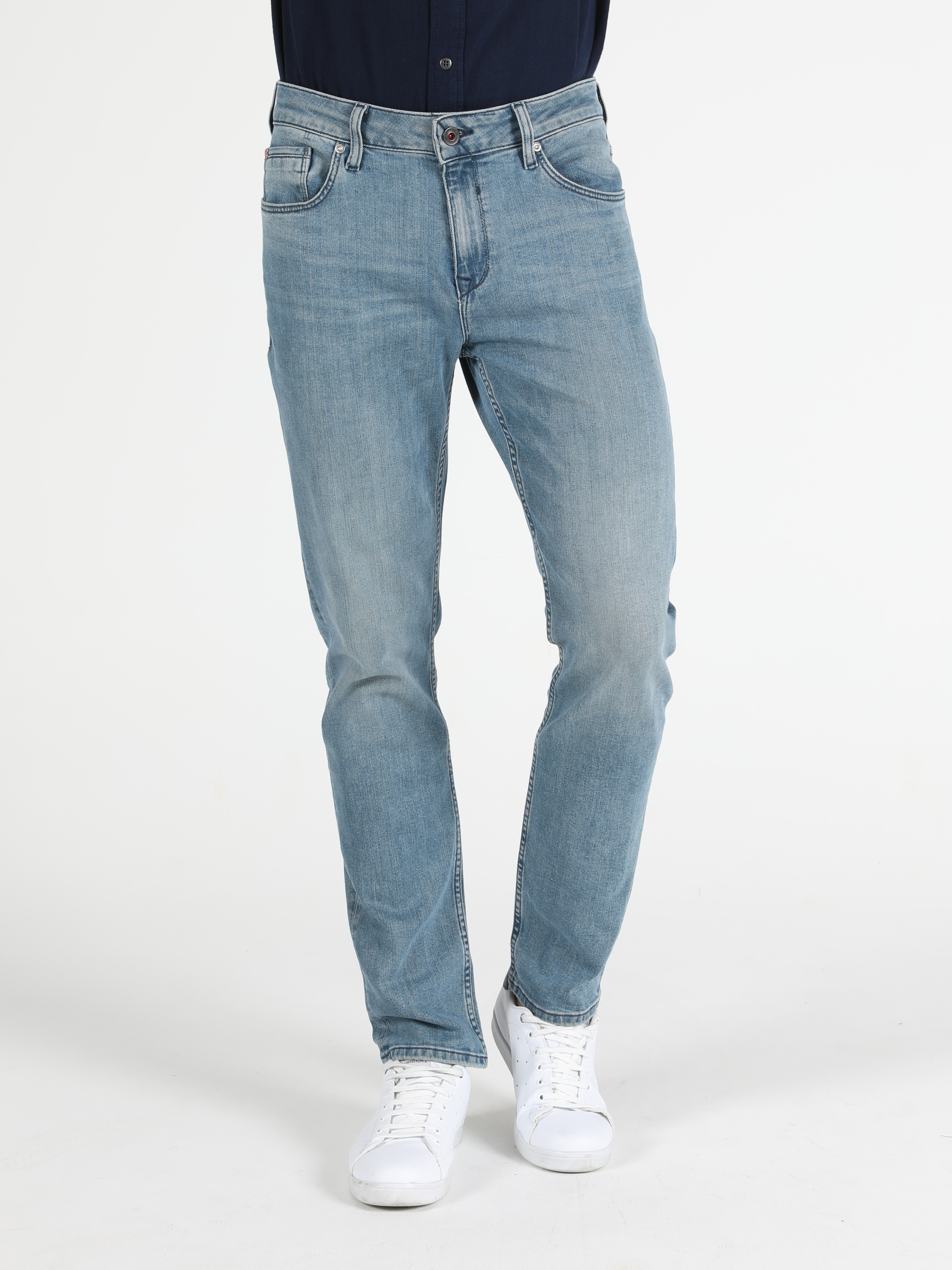 Afișați detalii pentru Pantaloni De Barbati Denim Straight Fit 044 Karl Cl1050990