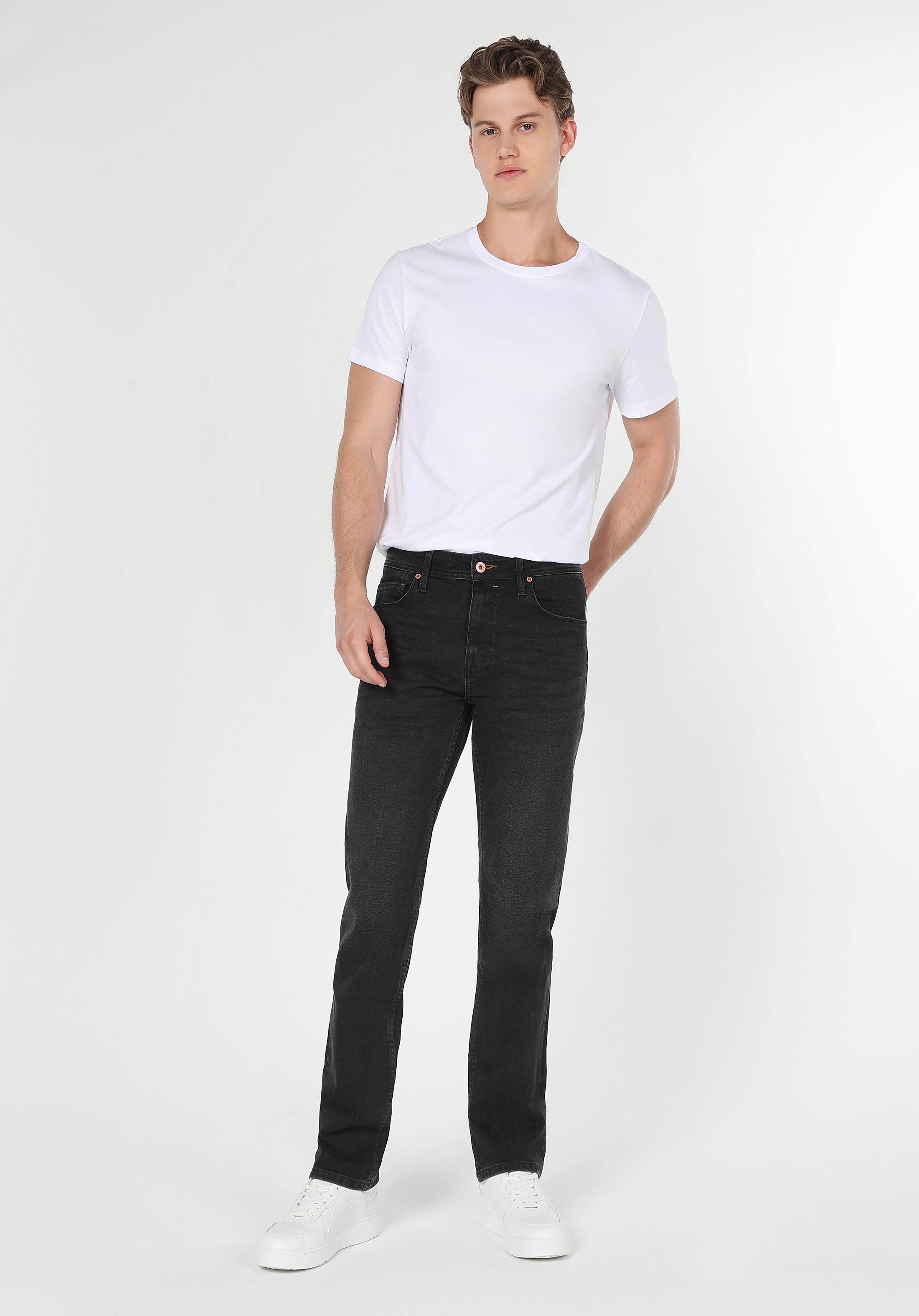 Afișați detalii pentru Pantaloni De Barbati Negru Regular Fit 045 David Cl1060117