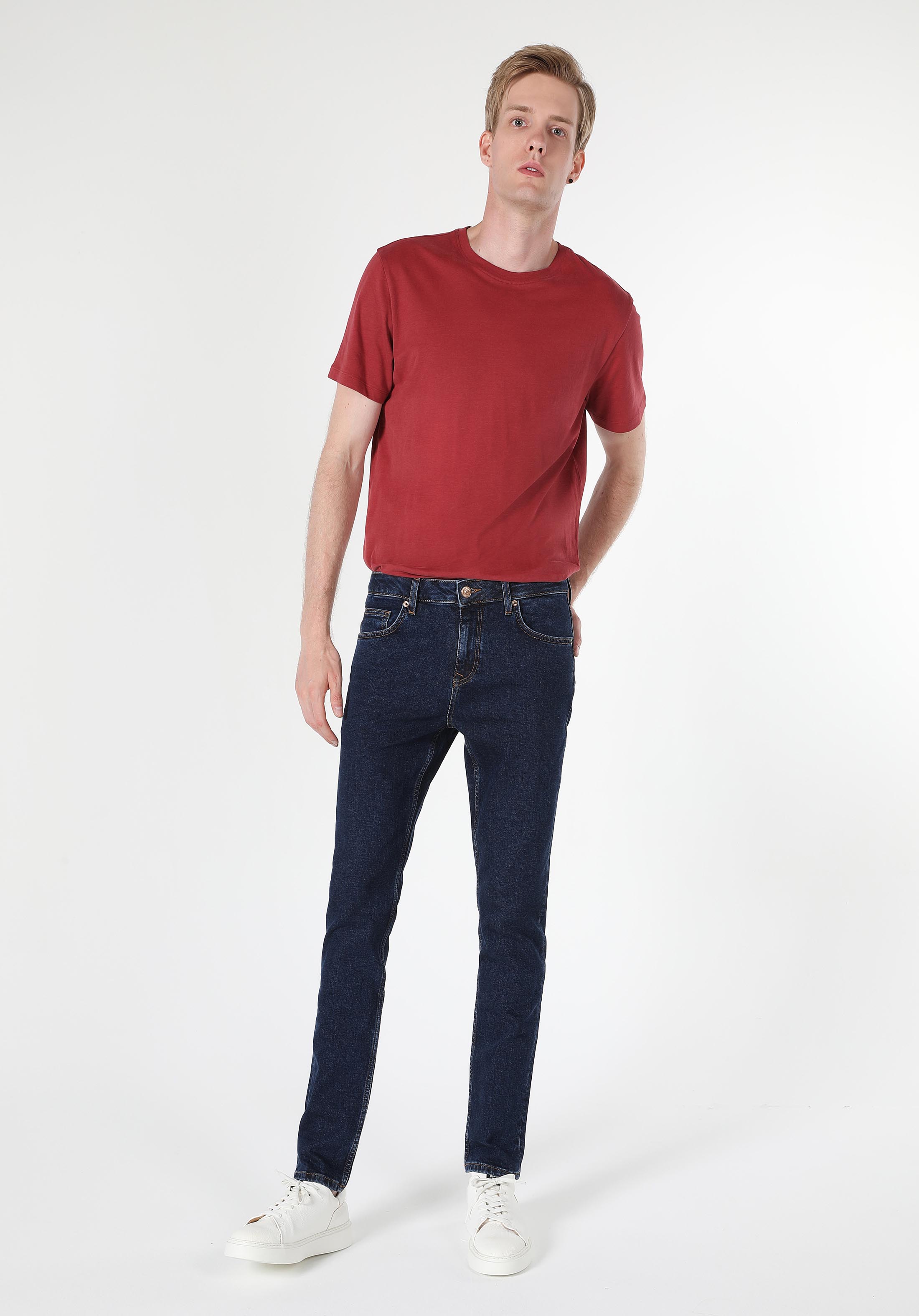 Afișați detalii pentru Pantaloni De Barbati Denim Straight Fit 044 Karl Cl1056482