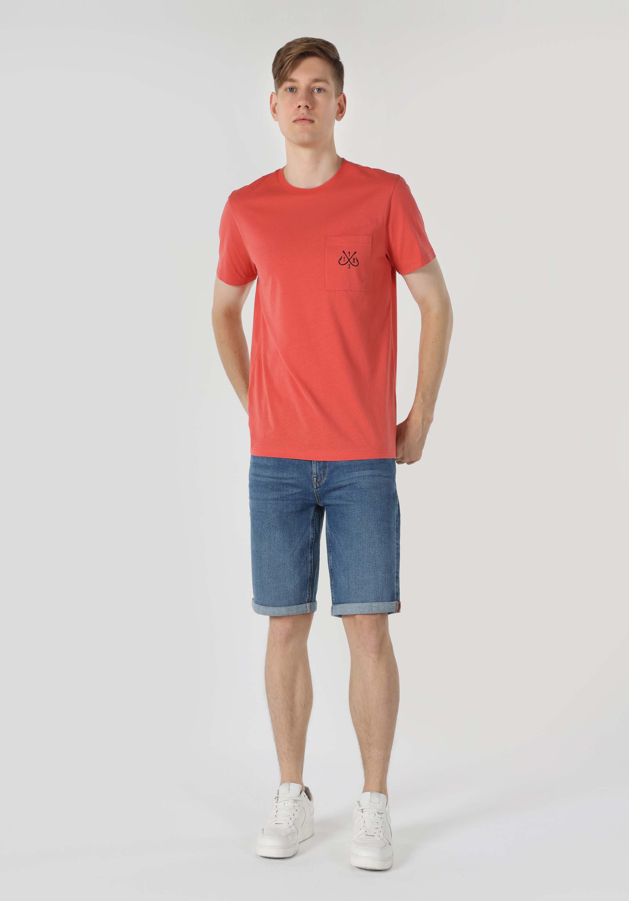 Afișați detalii pentru Regular Fit Round Neck Drept Bărbați Roșu Tricou Cu Manșon Scurt