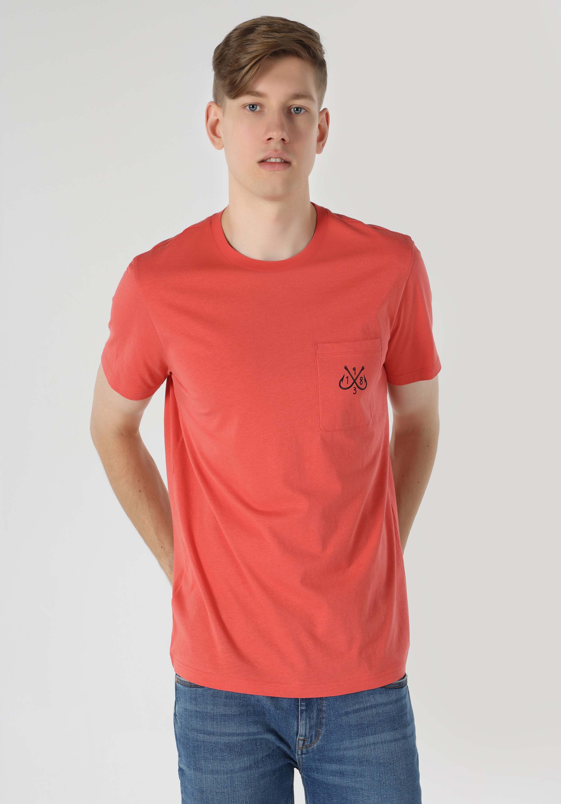Afișați detalii pentru Regular Fit Round Neck Drept Bărbați Roșu Tricou Cu Manșon Scurt