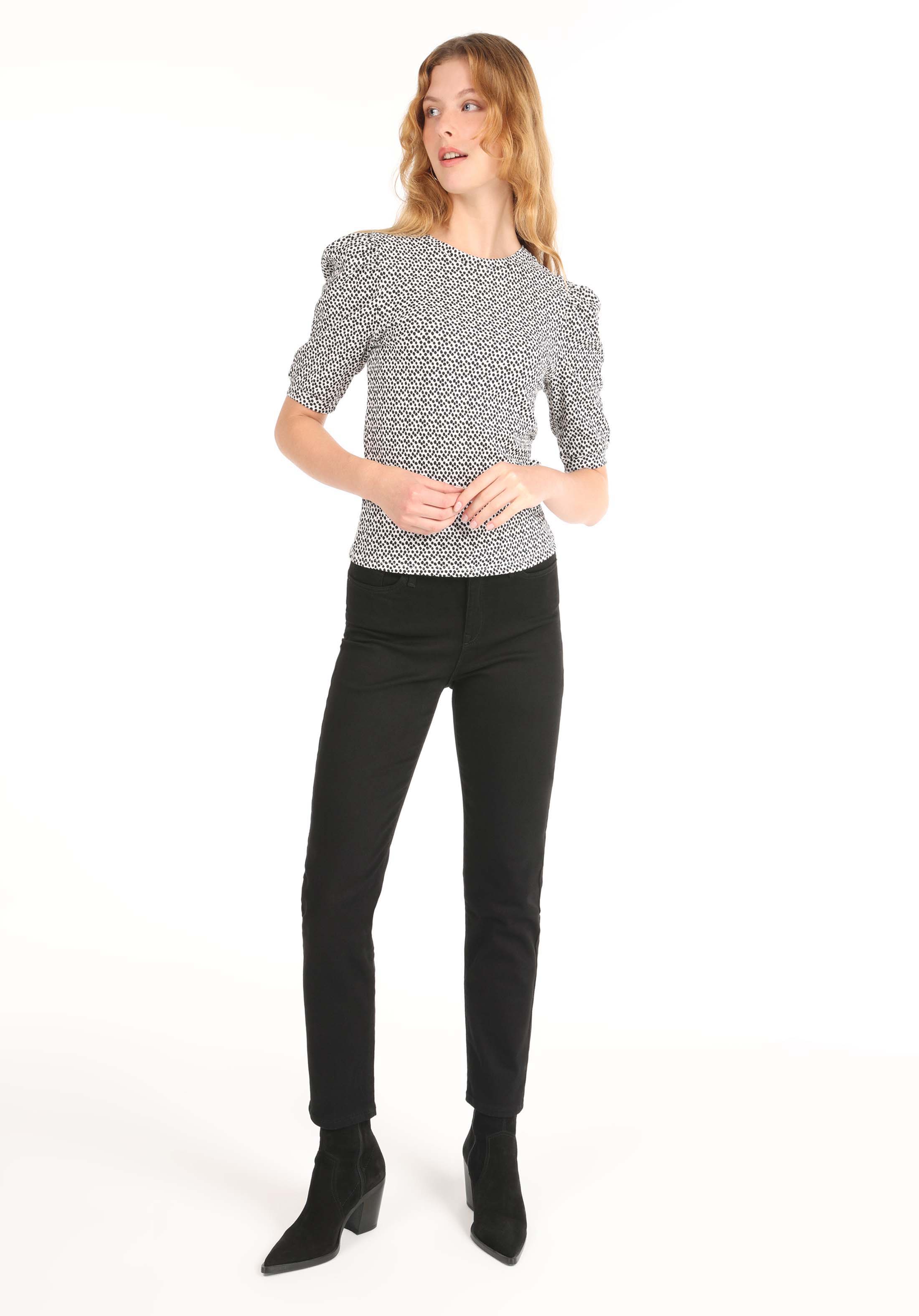 Afișați detalii pentru Regular Fit Round Neck Imprimat Tricou Alb Cu Mânecă Scurtă Pentru Femei