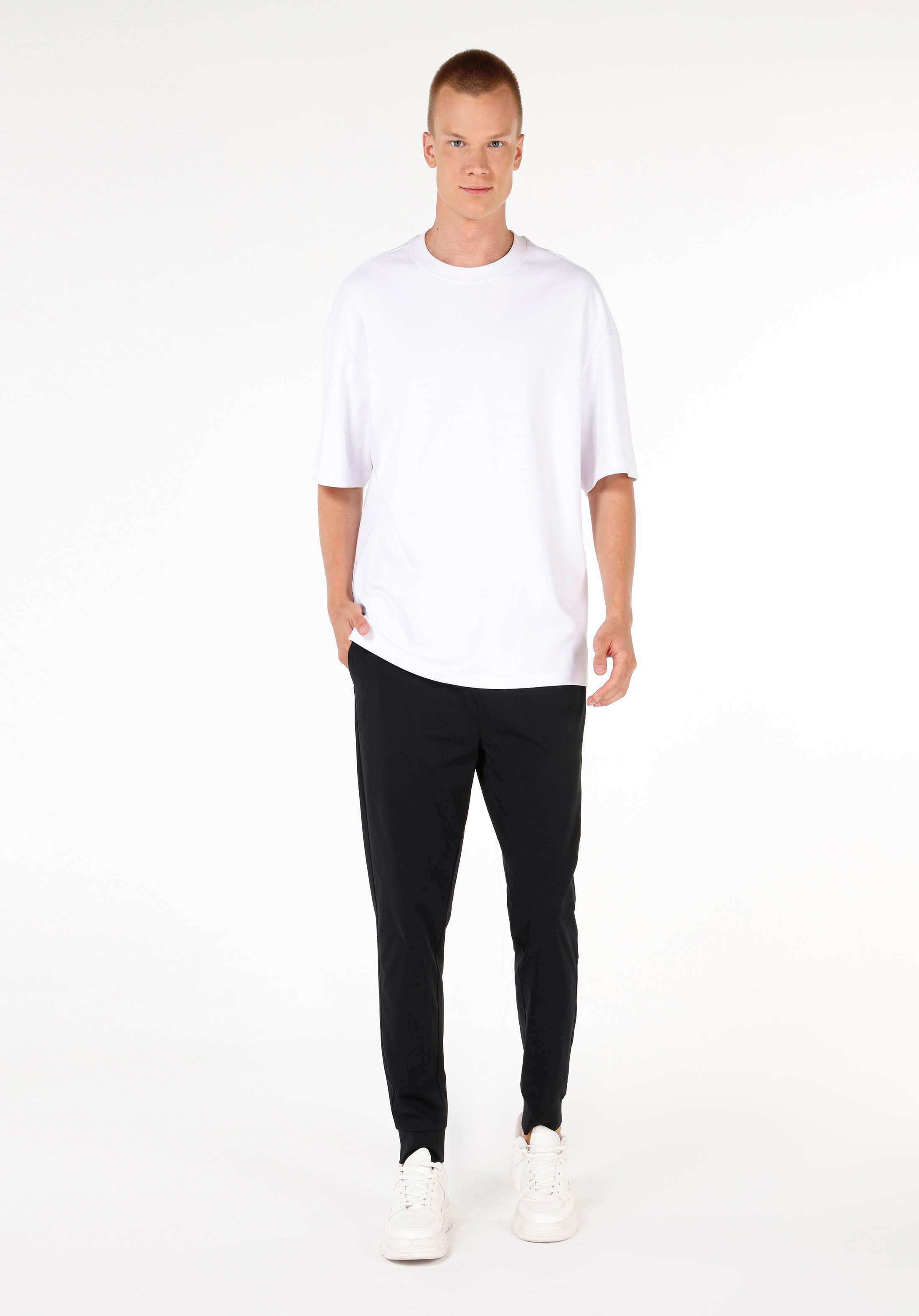 Afișați detalii pentru Pantaloni De Trening De Barbati Negru Regular Fit  Cl1070055