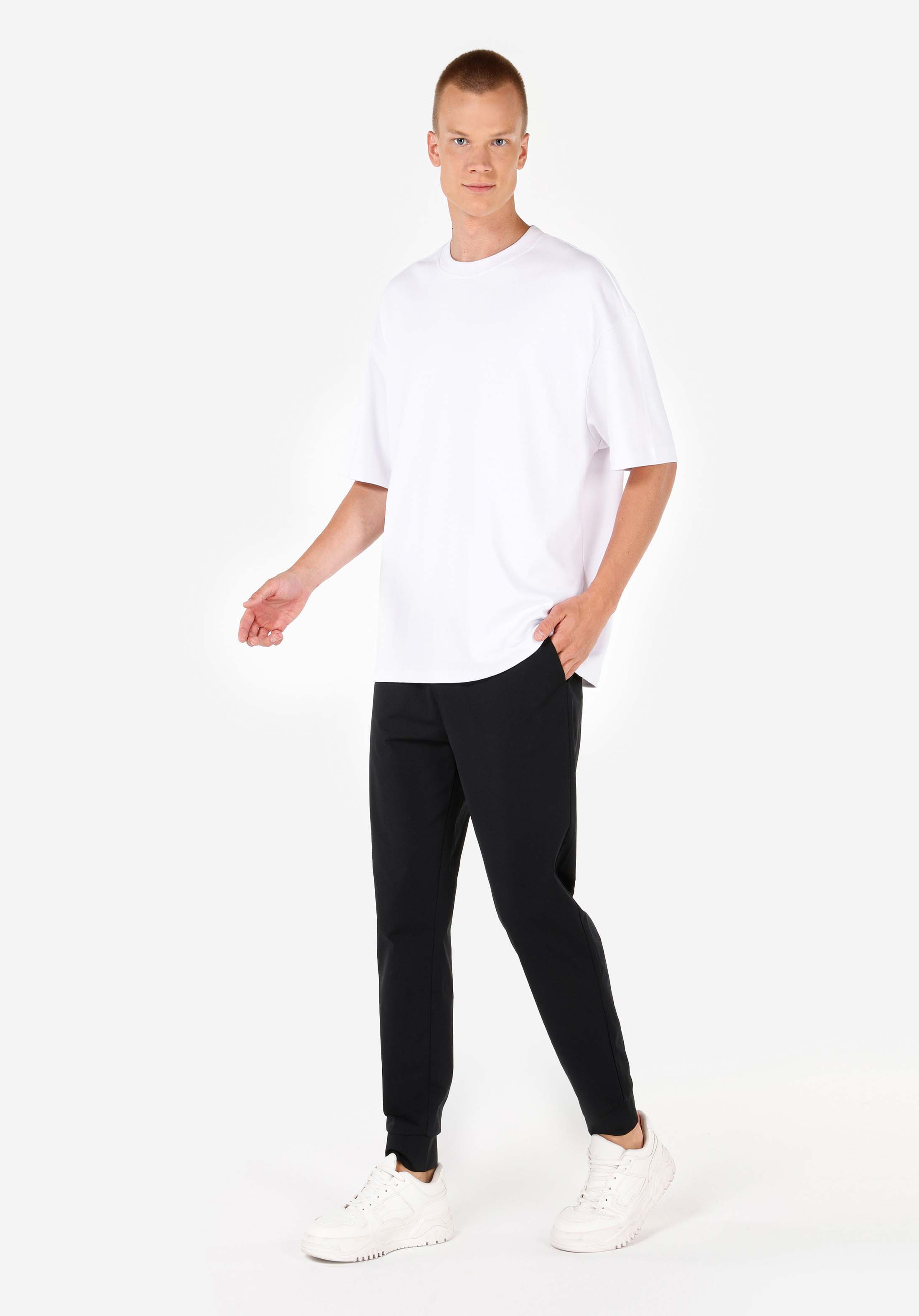 Afișați detalii pentru Pantaloni De Trening De Barbati Negru Regular Fit  Cl1070055