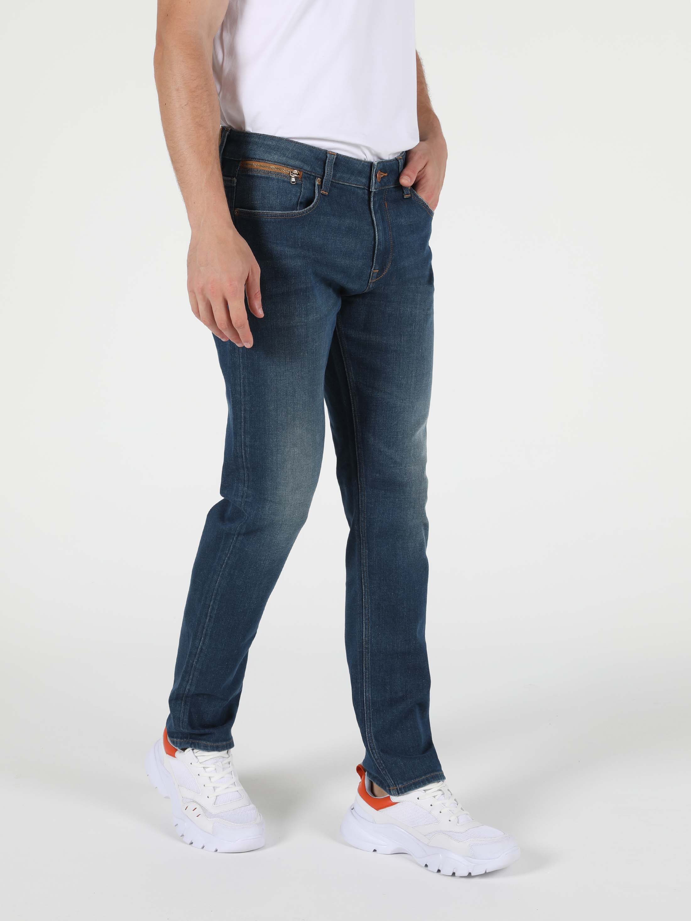 Afișați detalii pentru Pantaloni De Barbati Denim Straight Fit 044 Karl Cl1051365