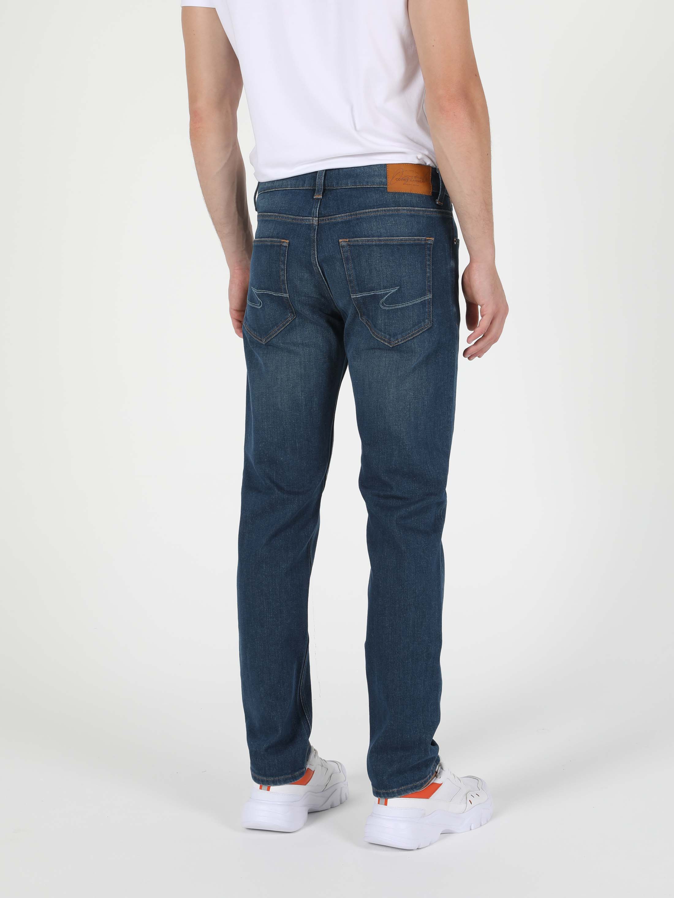 Afișați detalii pentru Pantaloni De Barbati Denim Straight Fit 044 Karl Cl1051365