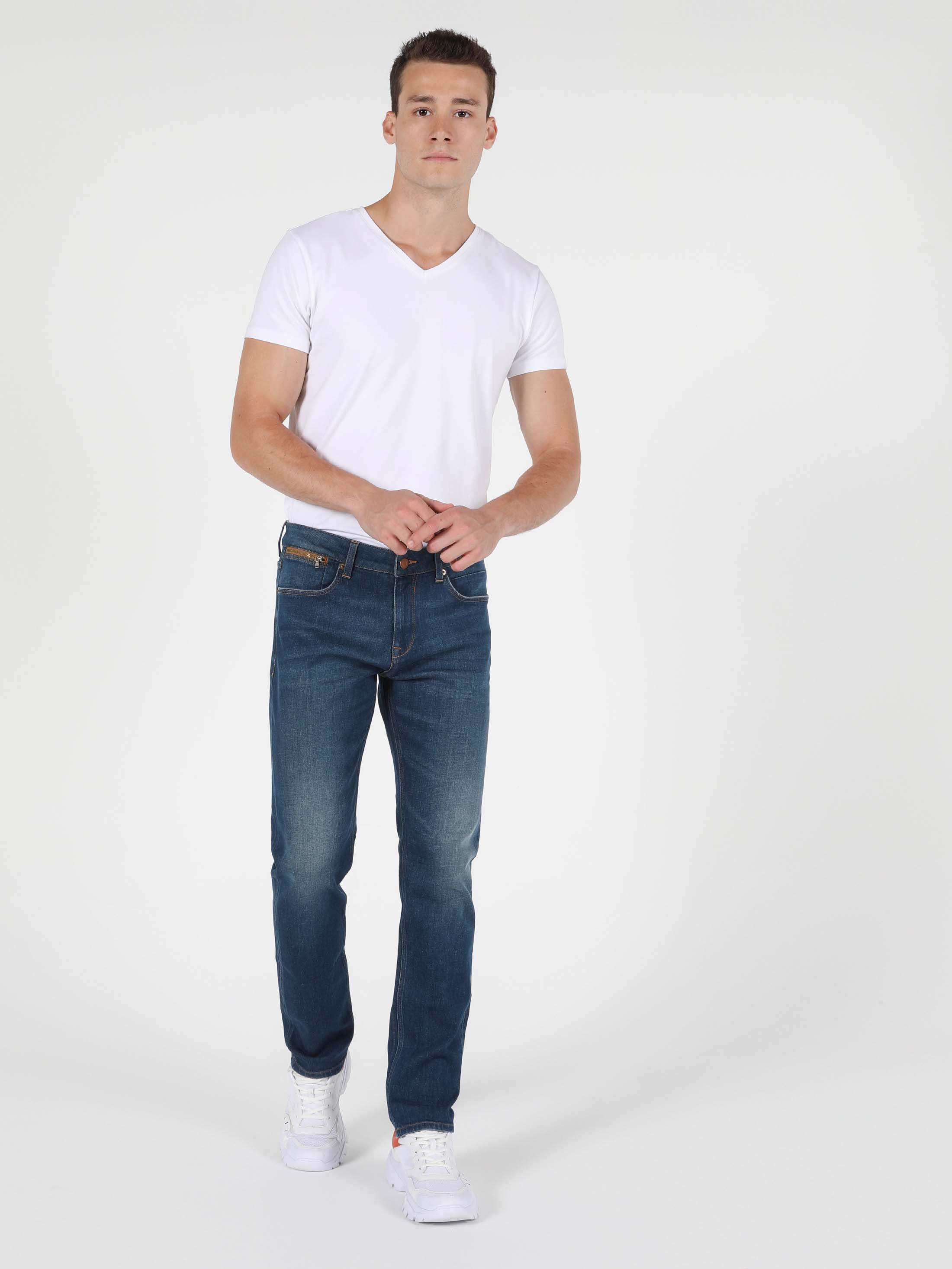 Afișați detalii pentru Pantaloni De Barbati Denim Straight Fit 044 Karl Cl1051365