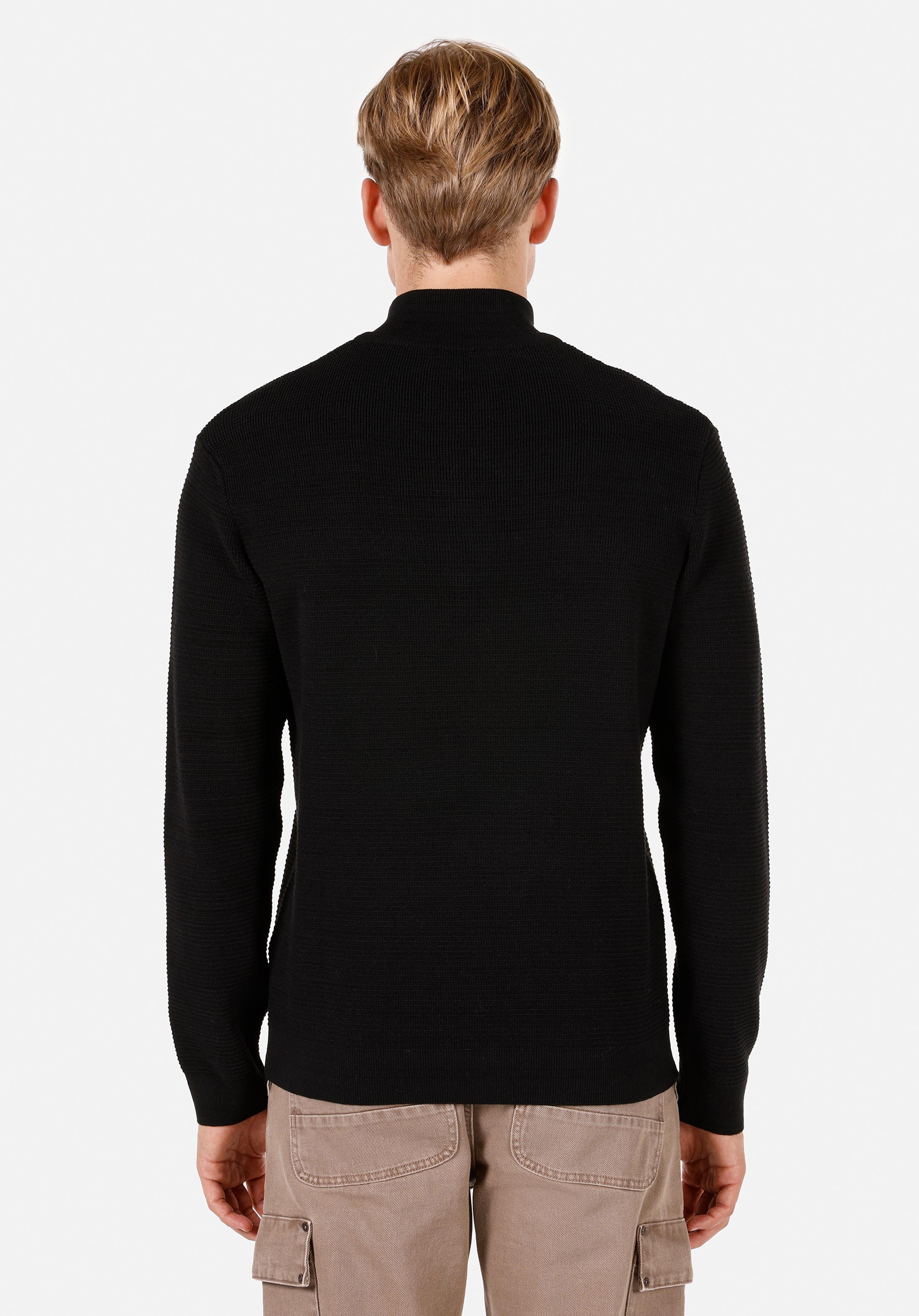 Afișați detalii pentru Pulover Negru Pentru Bărbați Regular Fit Turtle Neck Drept