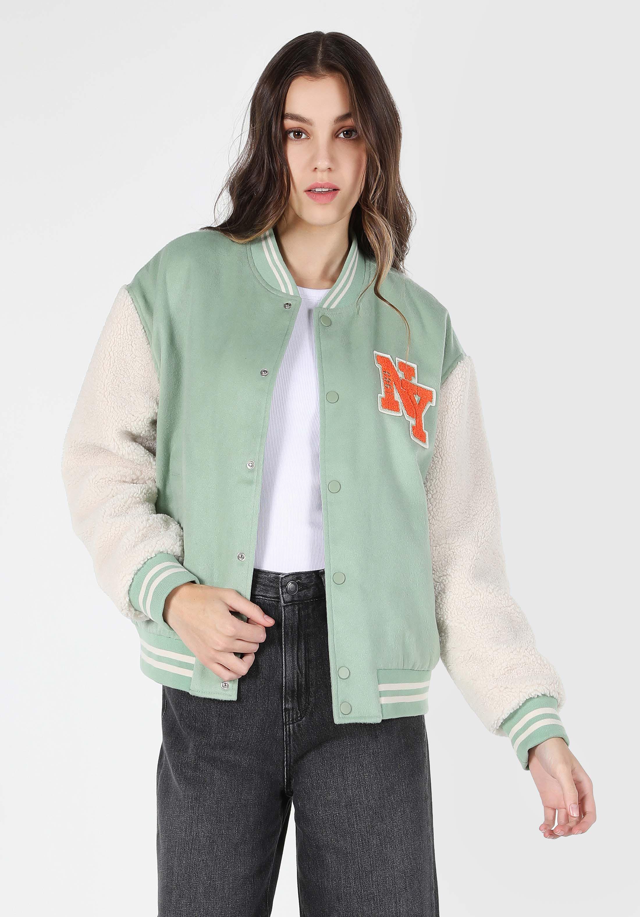 Afișați detalii pentru Jacheta De Dama Verde Regular Fit  Cl1062208