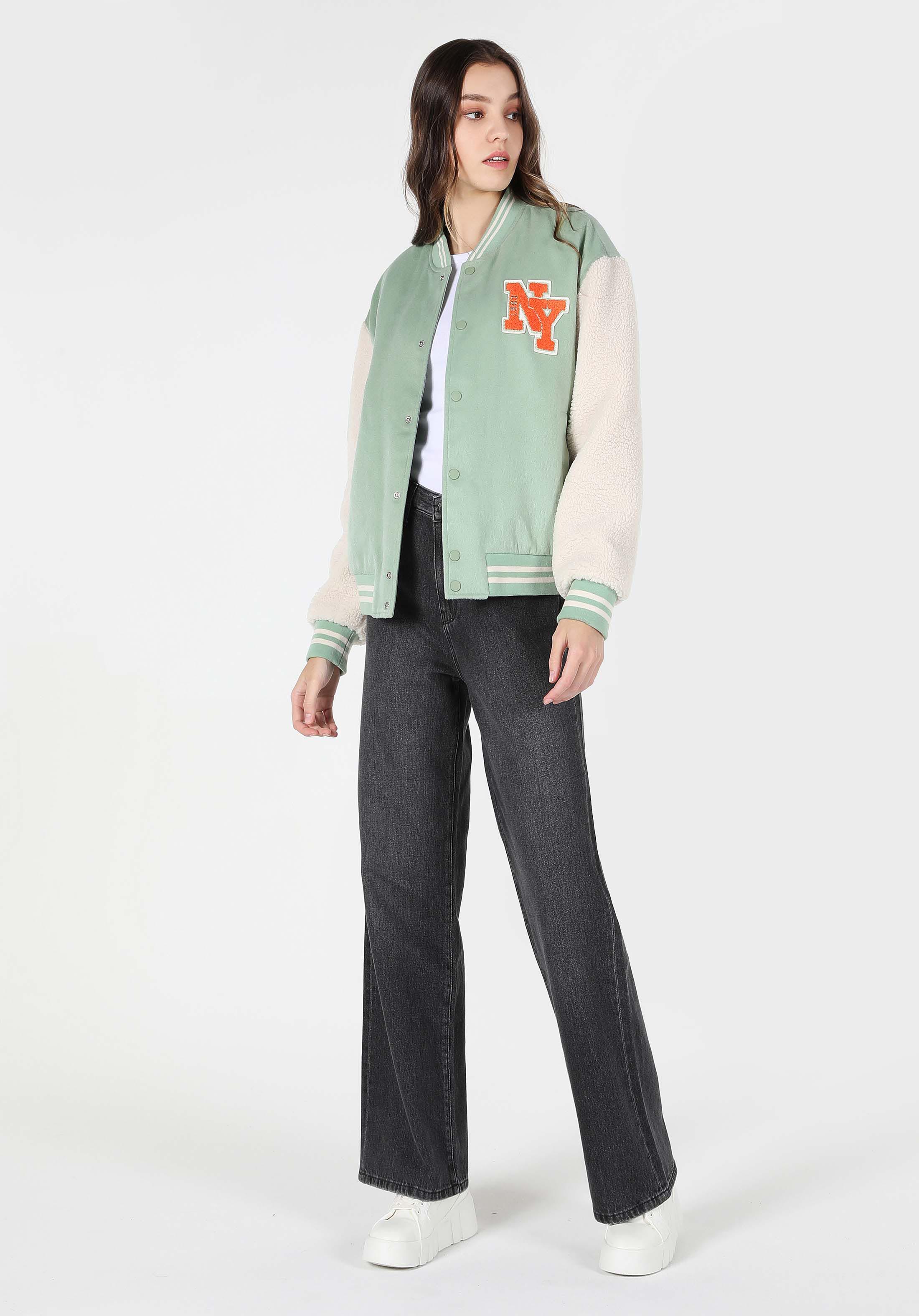 Afișați detalii pentru Jacheta De Dama Verde Regular Fit  Cl1062208