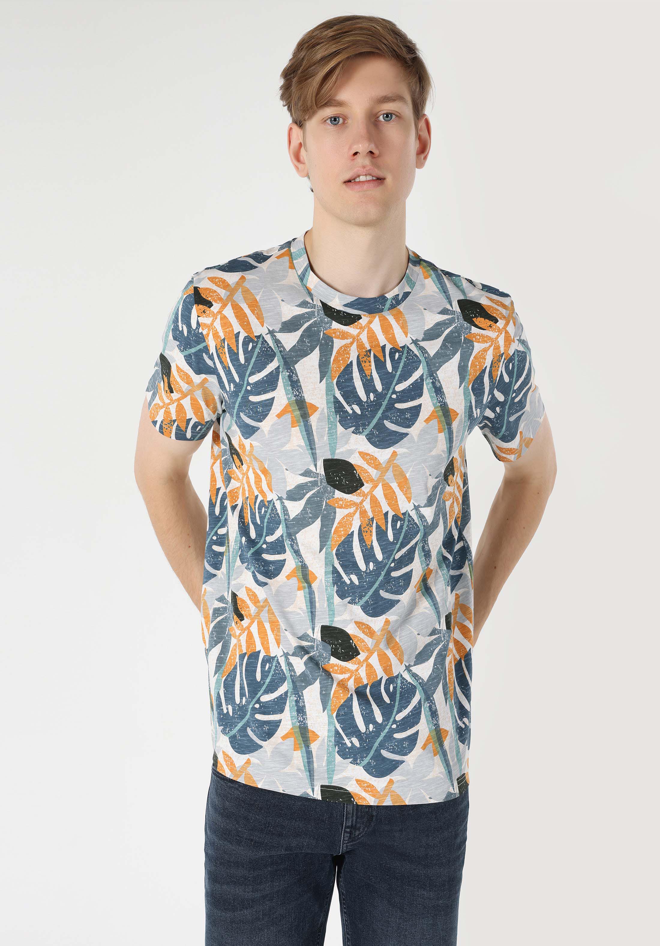 Afișați detalii pentru Regular Fit Round Neck Printed Tricou Multicolor Cu Mânecă Scurtă Pentru Bărbați