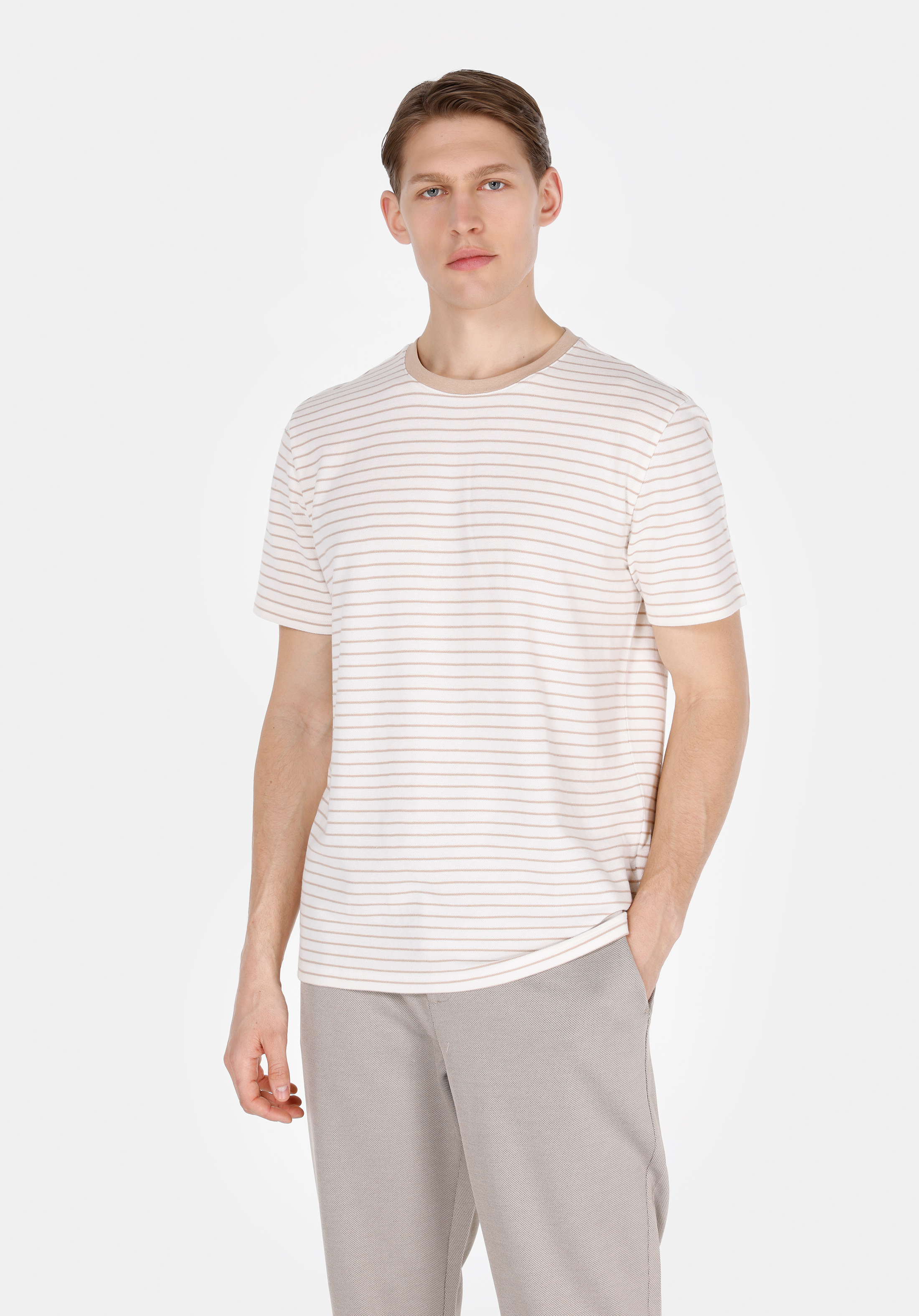 Afișați detalii pentru Tricou Cu Maneca Scurta De Barbati Bej Regular Fit  Cl1074200