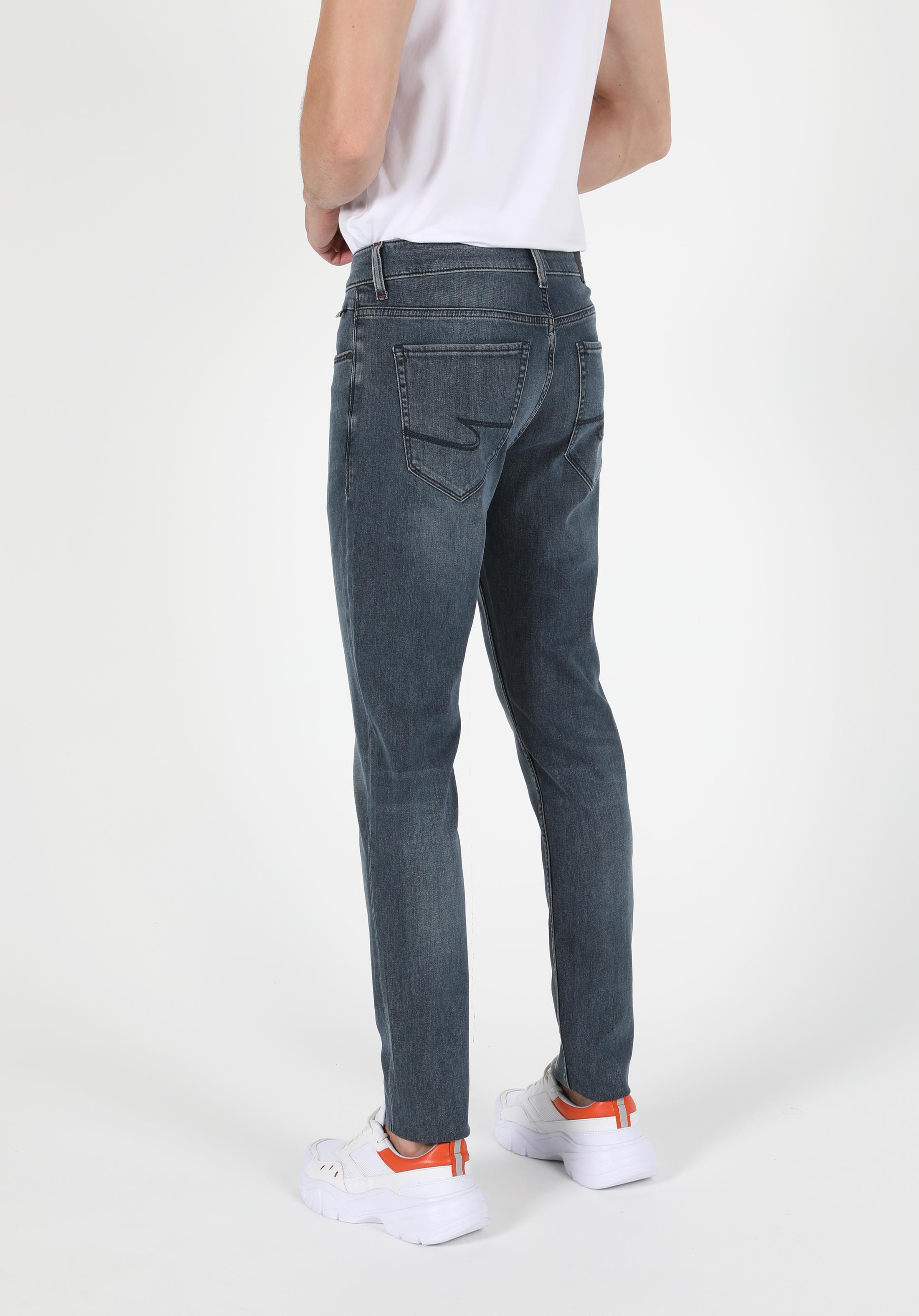 Afișați detalii pentru Pantaloni De Barbati Denim Slim Fit 041 Danny Cl1051676