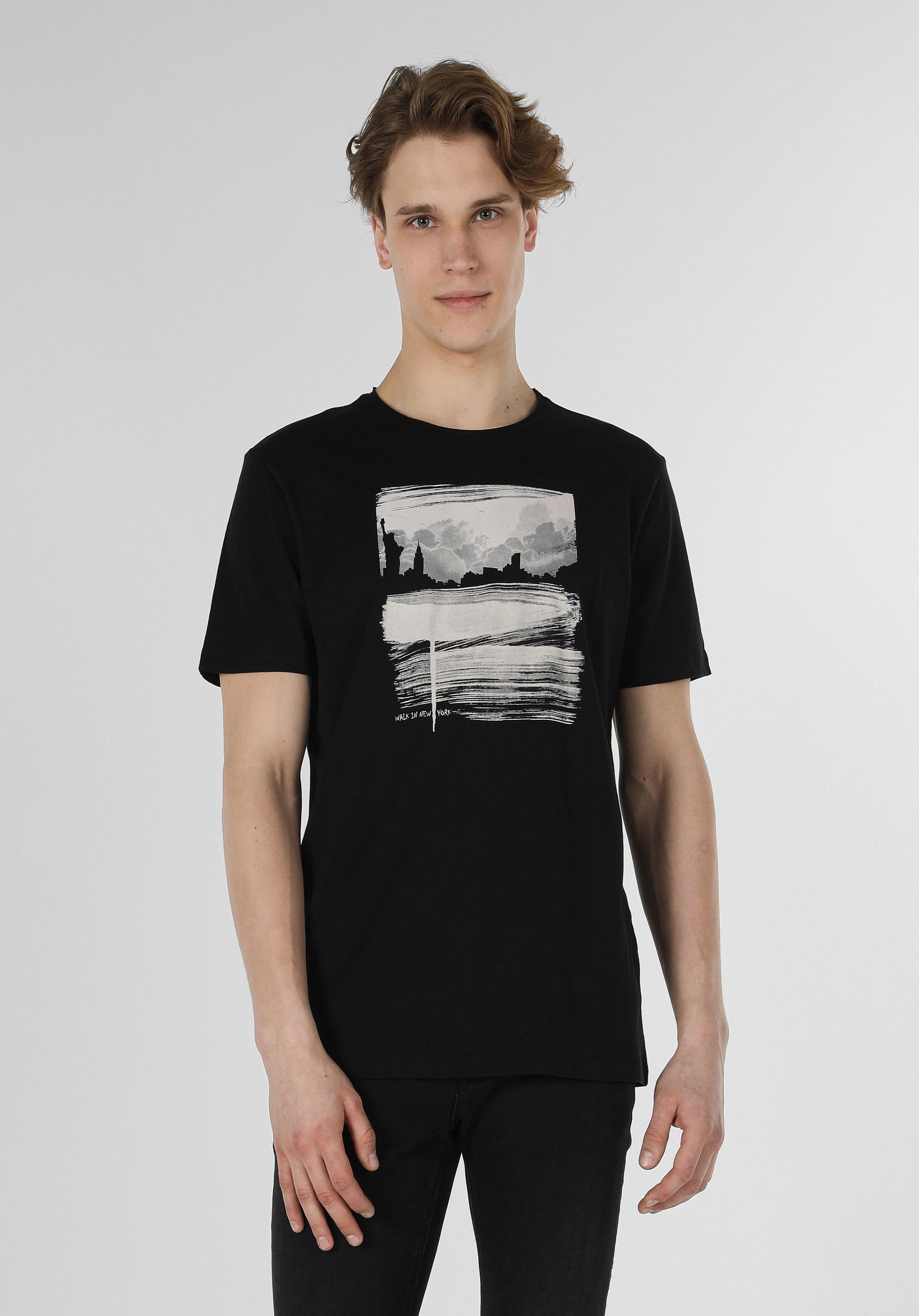 Afișați detalii pentru Tricou Cu Maneca Scurta De Barbati Negru Regular Fit  Cl1058845