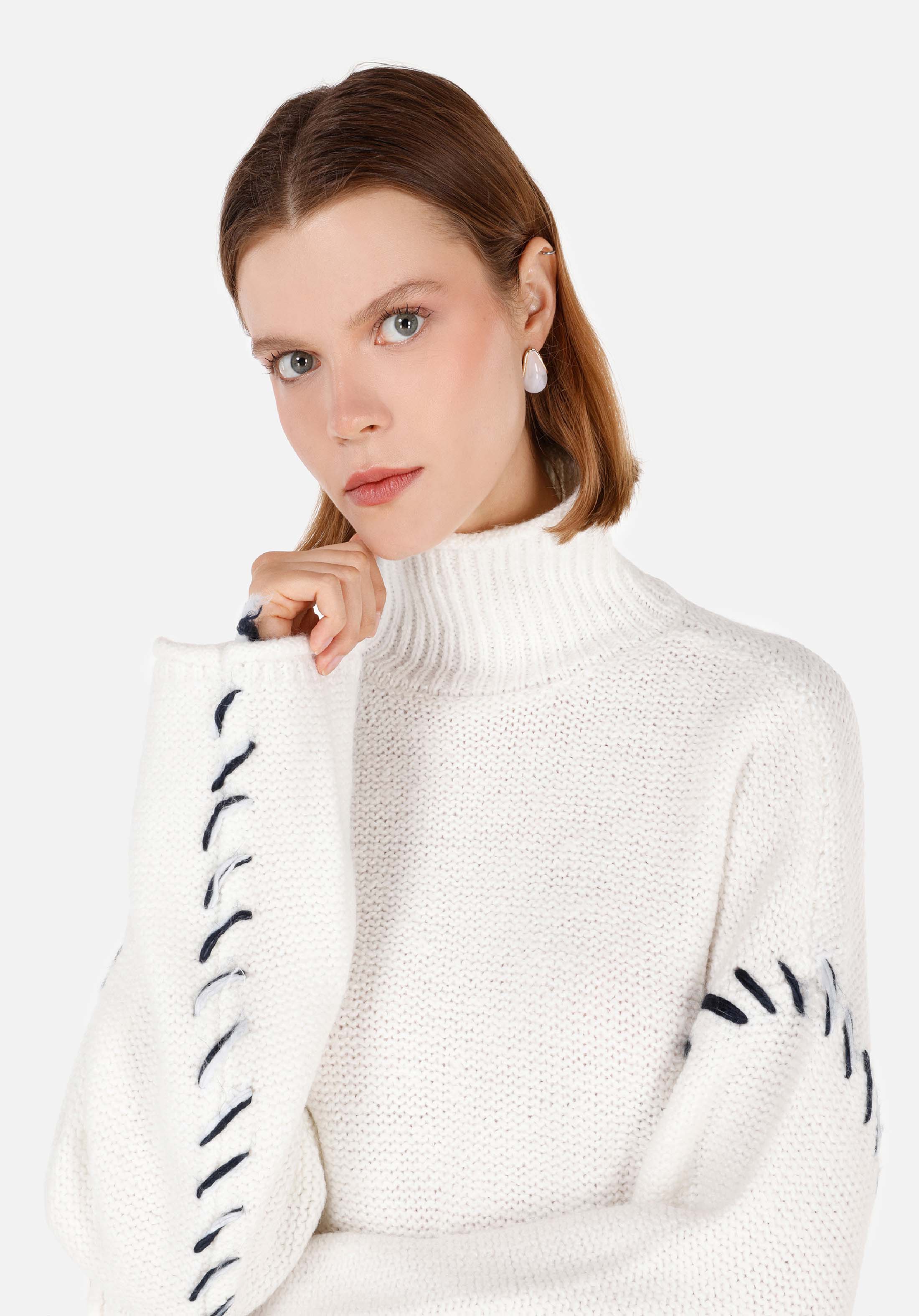 Afișați detalii pentru Pulover Alb Pentru Femei Regular Fit Stand Up Collar