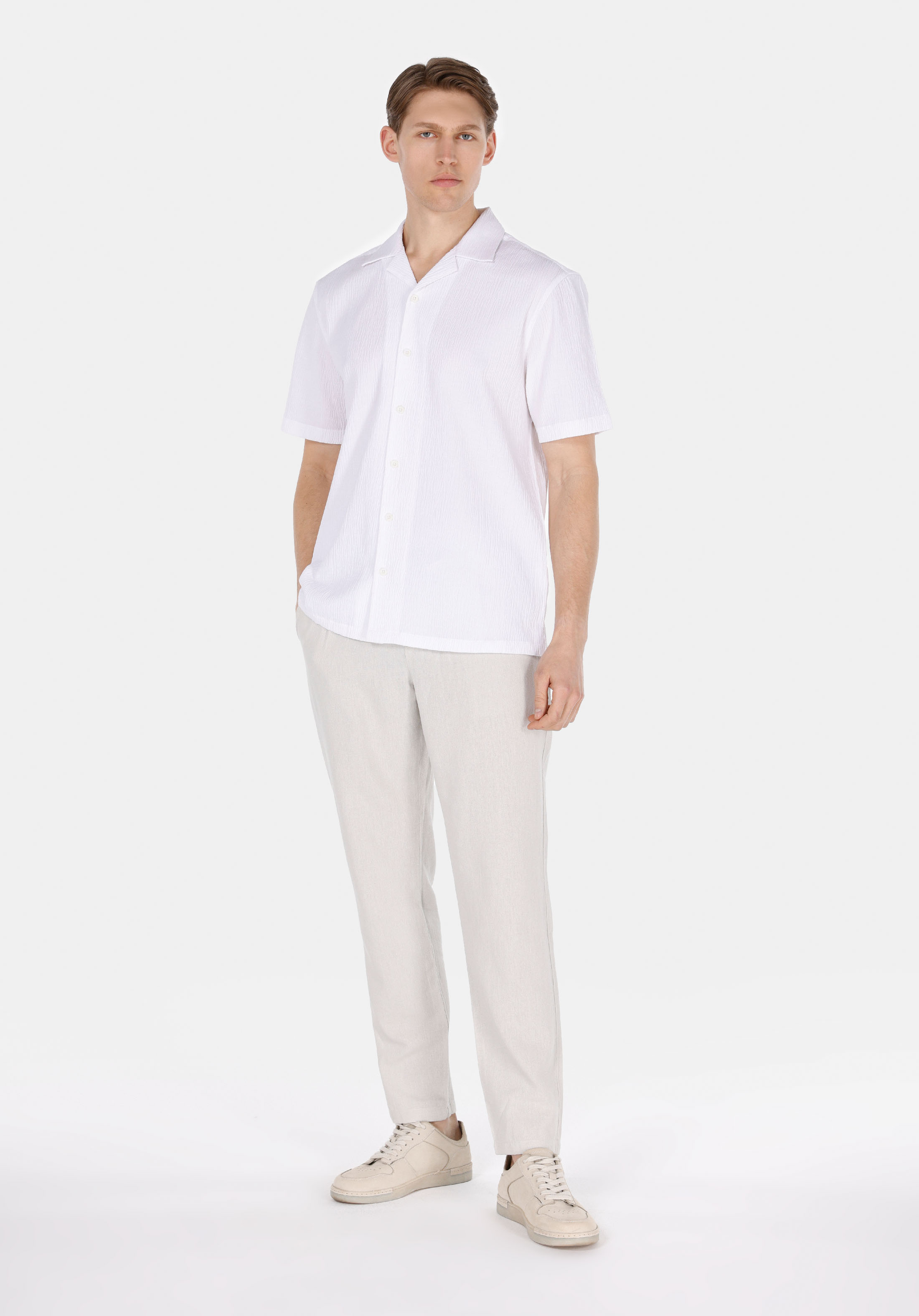 Afișați detalii pentru Pantaloni De Barbati Alb Regular Fit  Cl1074570