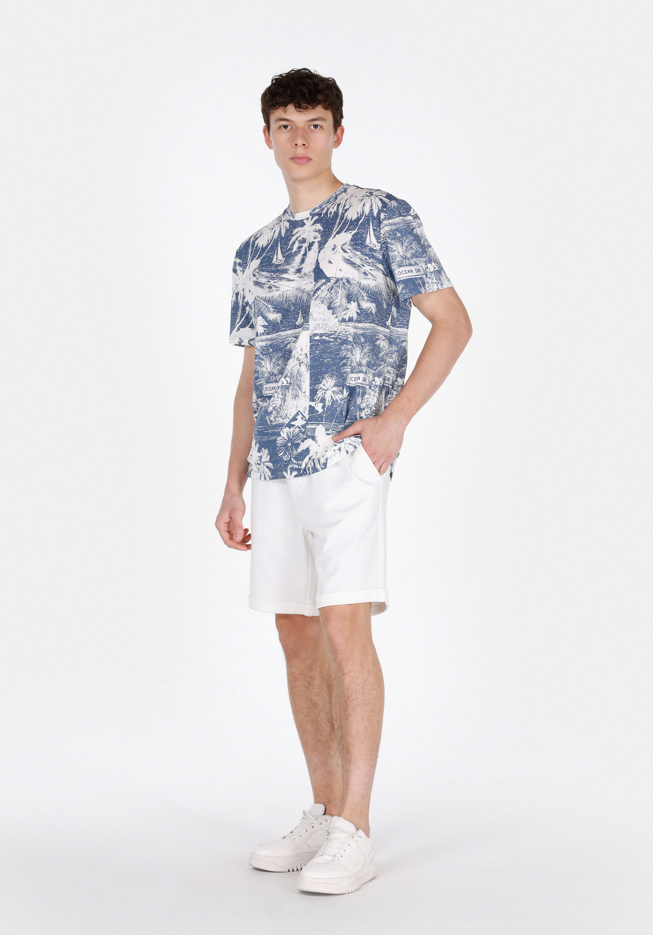 Afișați detalii pentru Short / Pantaloni Scurti De Barbati Alb Regular Fit  Cl1074527