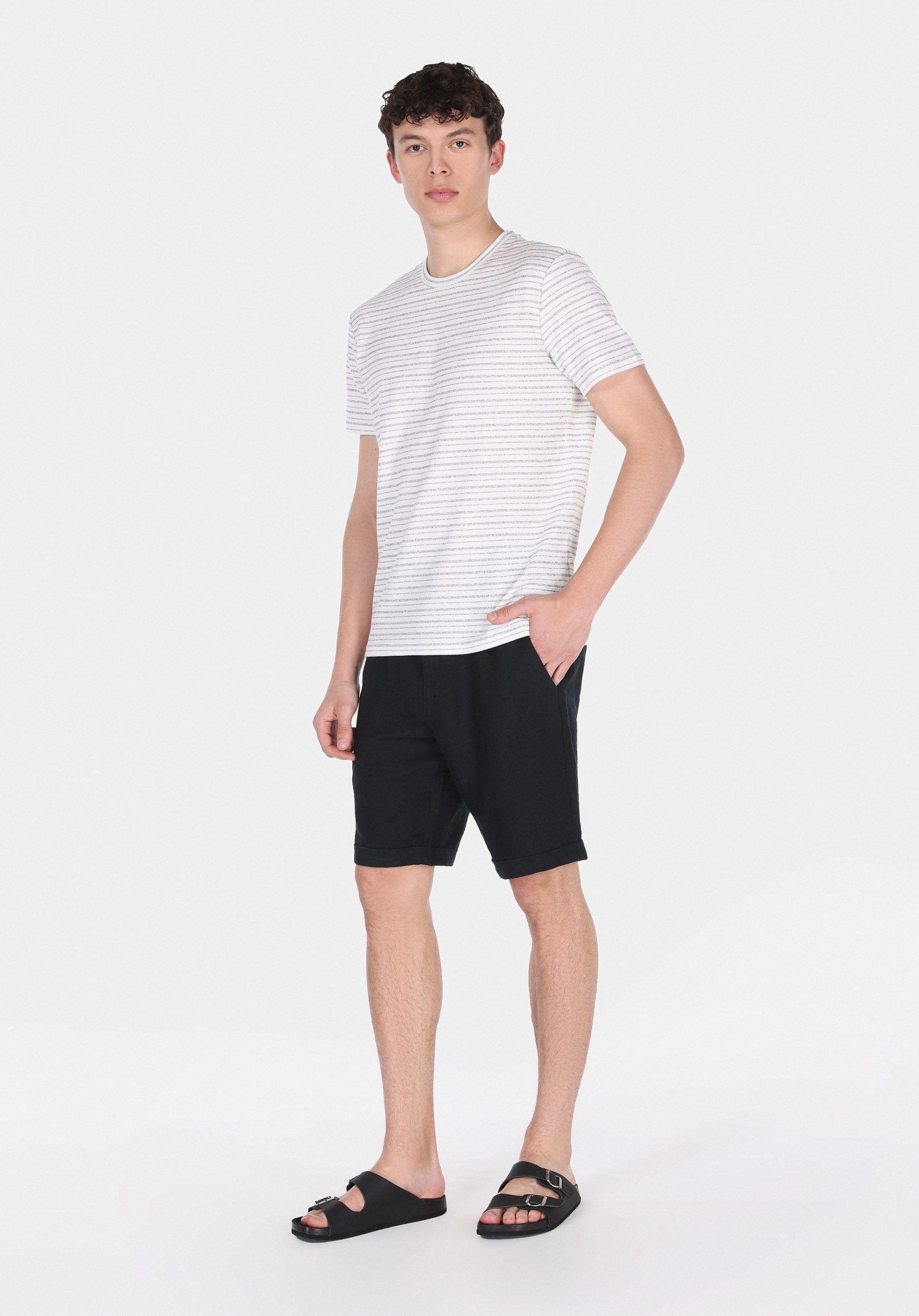 Afișați detalii pentru Tricou Cu Maneca Scurta De Barbati Negru Regular Fit  Cl1074210