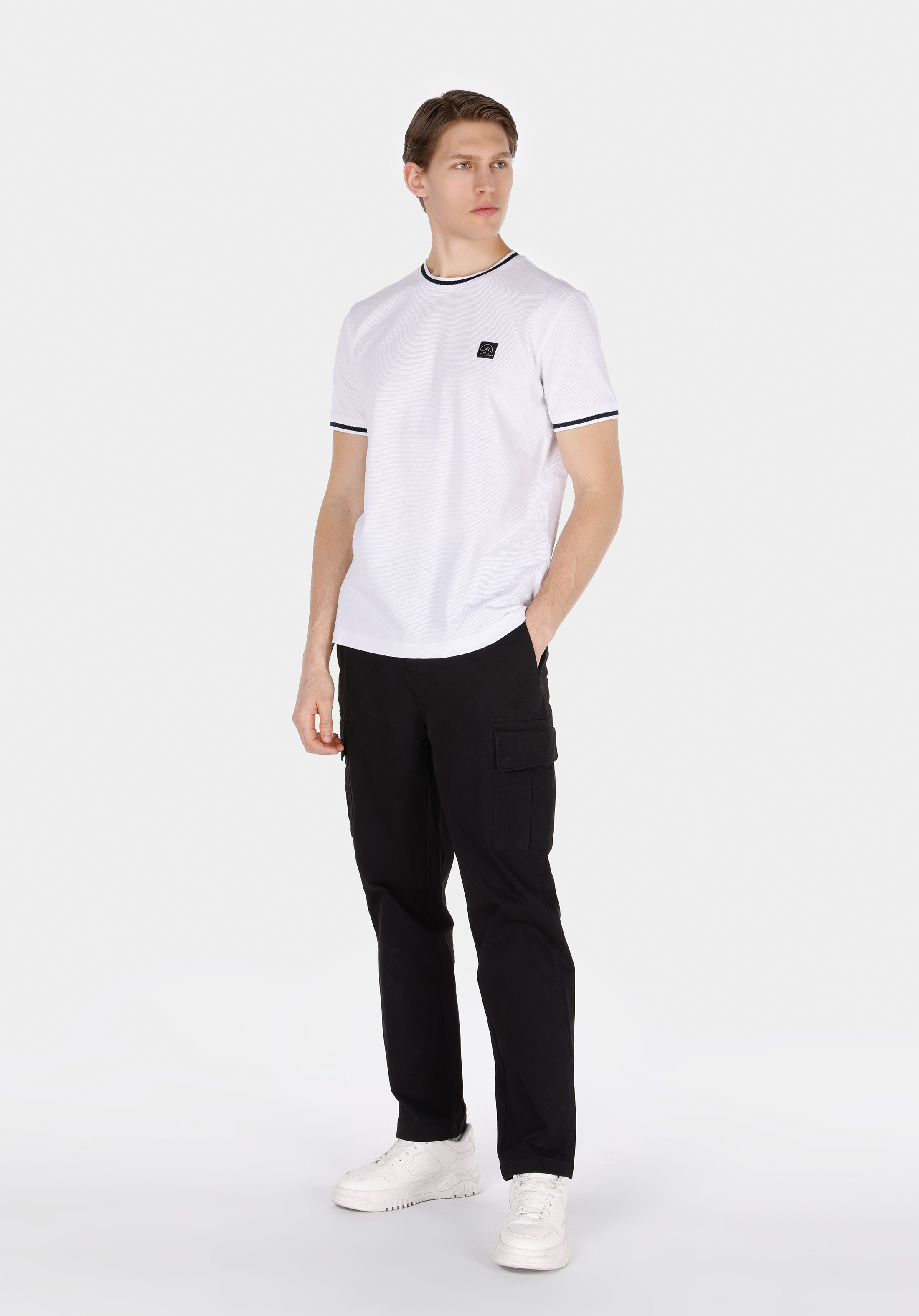Afișați detalii pentru Regular Fit Round Neck Jacquard Bărbați Alb Tricou Cu Mânecă Scurtă