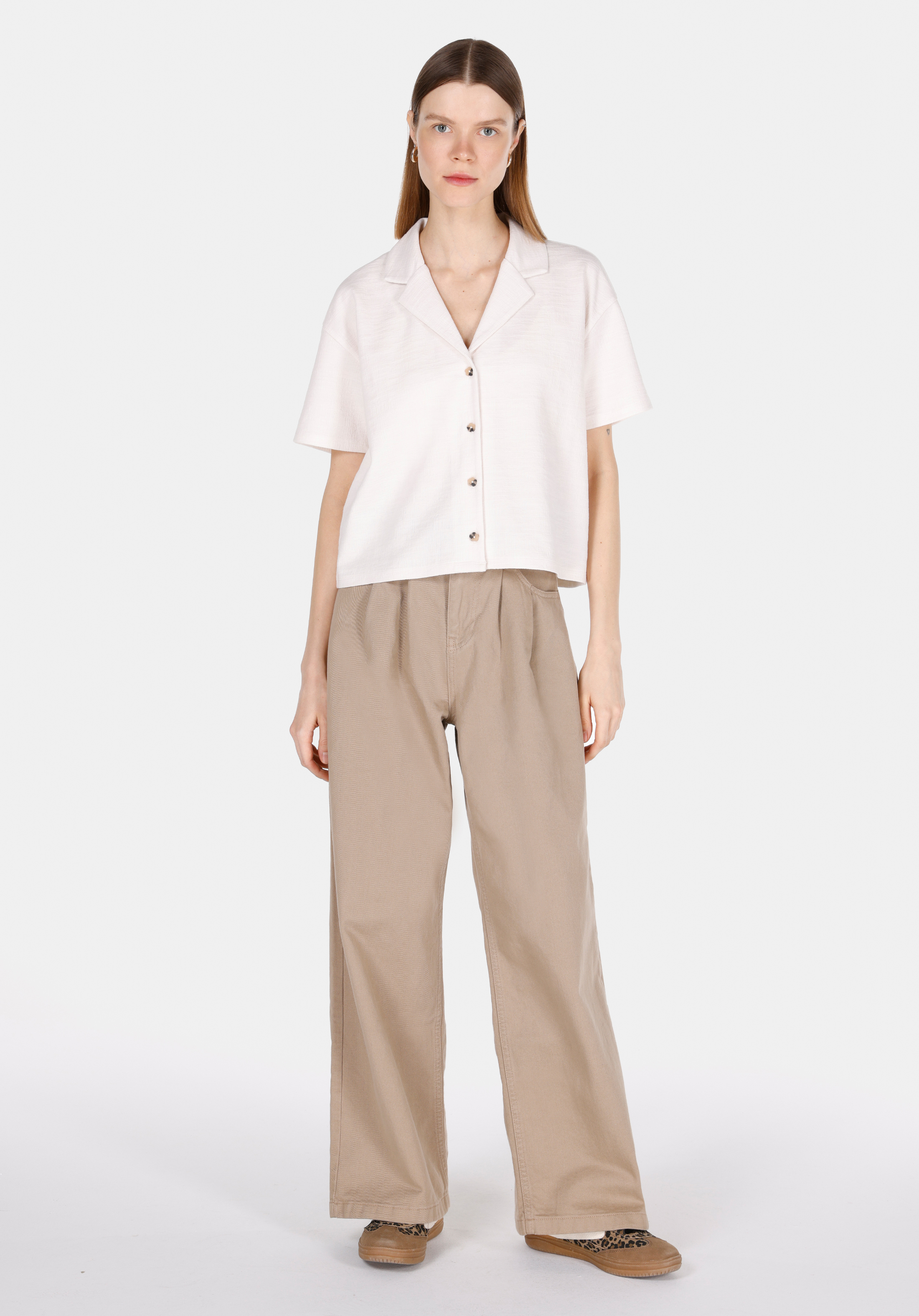 Afișați detalii pentru Regular Fit Polo Neck Jacquard Tricou Alb Cu Mânecă Scurtă Pentru Femei