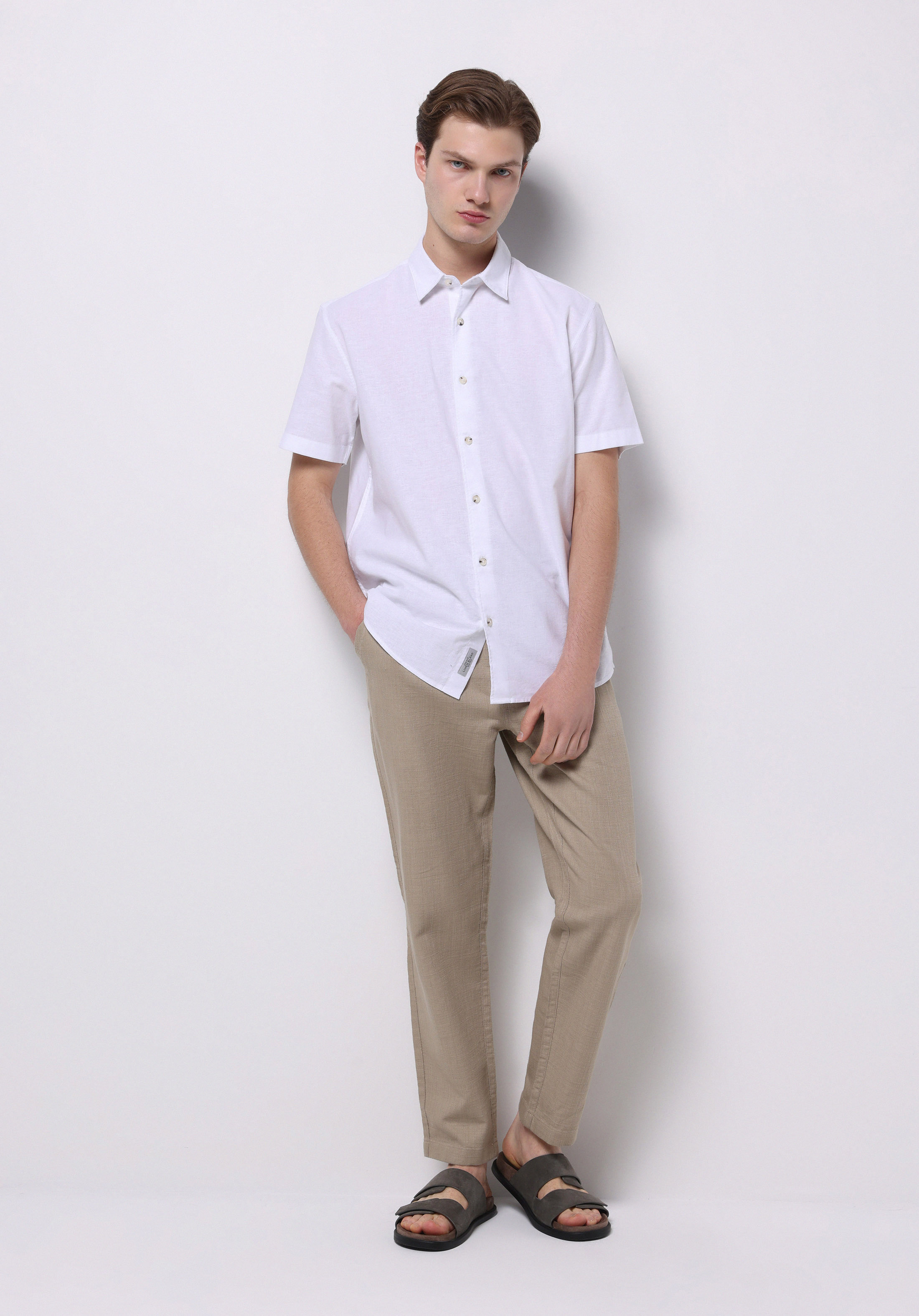 Afișați detalii pentru Pantaloni De Barbati Bej Regular Fit  Cl1073863