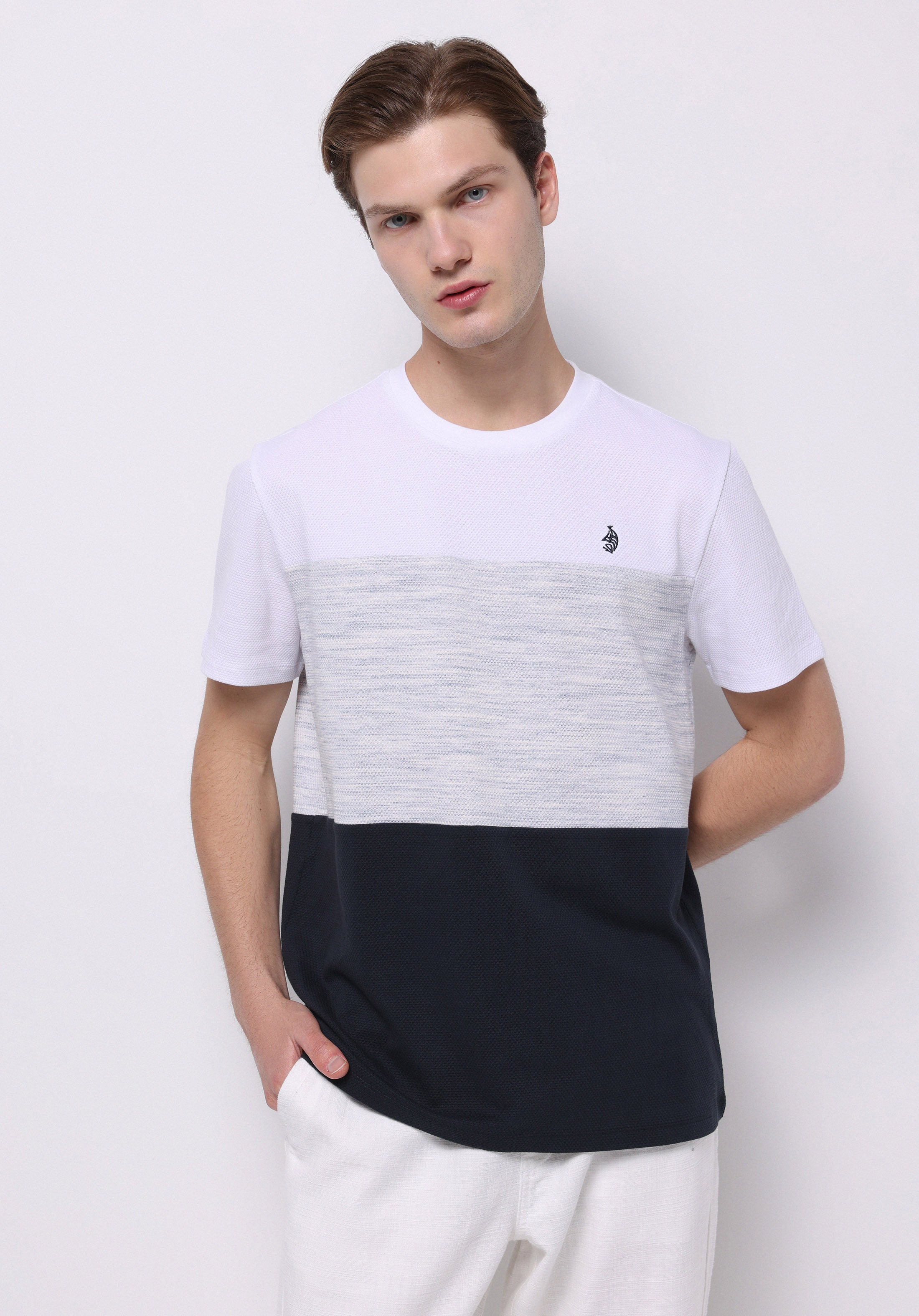 Afișați detalii pentru Tricou Cu Maneca Scurta De Barbati Albastru Marin Regular Fit  Cl1075021