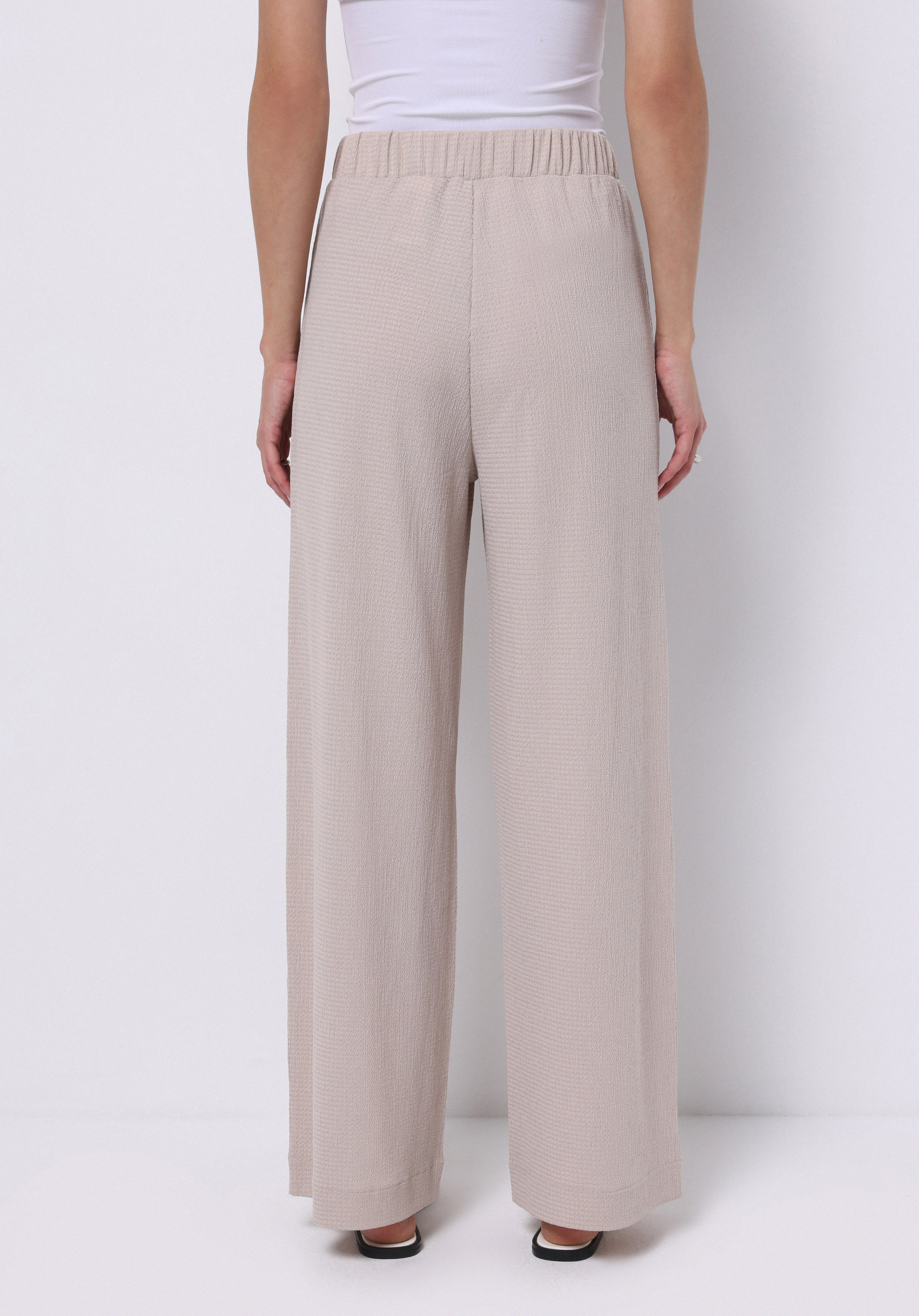 Afișați detalii pentru Pantaloni De Trening De Dama Bej Regular Fit  Cl1074280