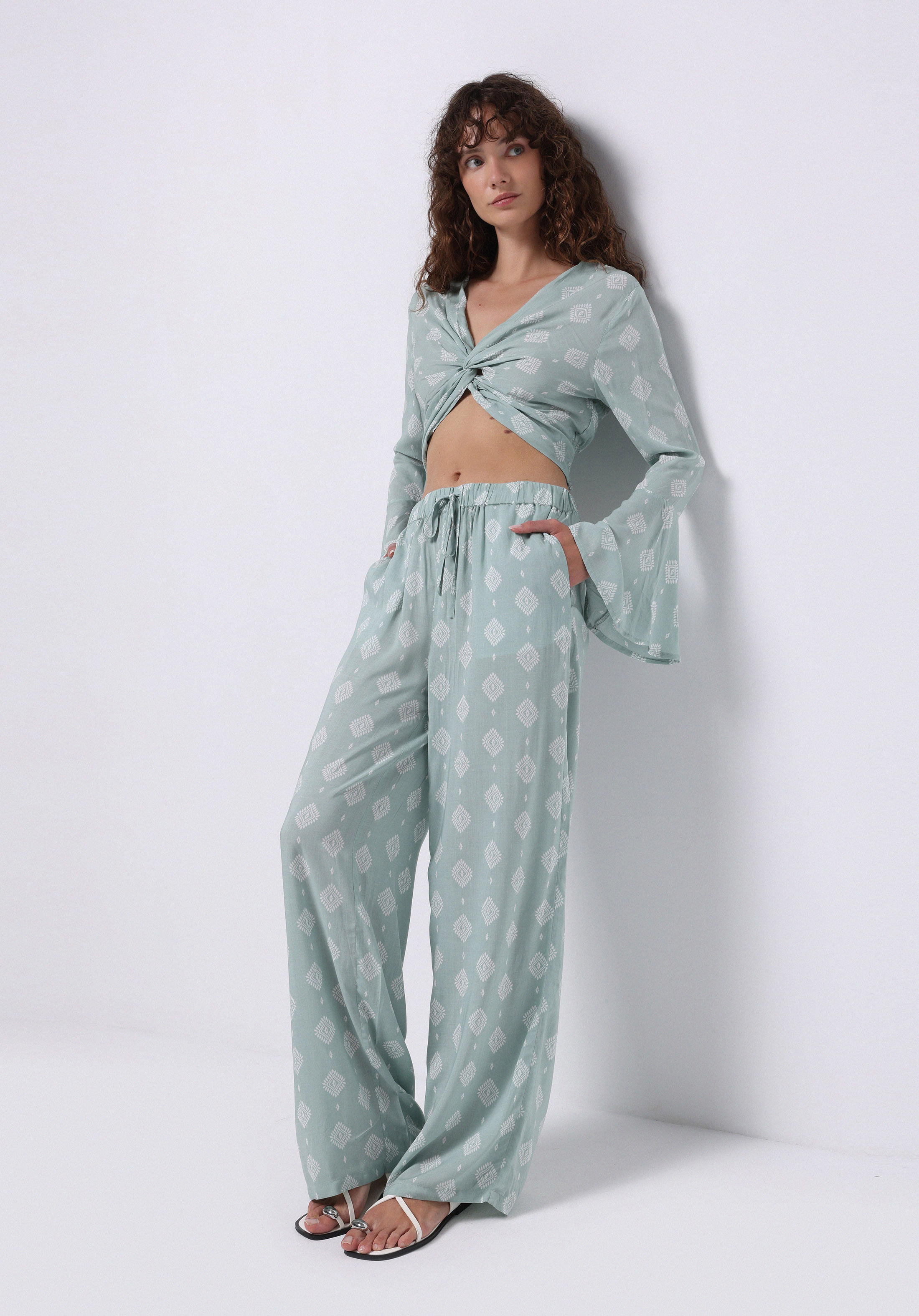 Afișați detalii pentru Pantaloni De Dama Verde Regular Fit  Cl1074668