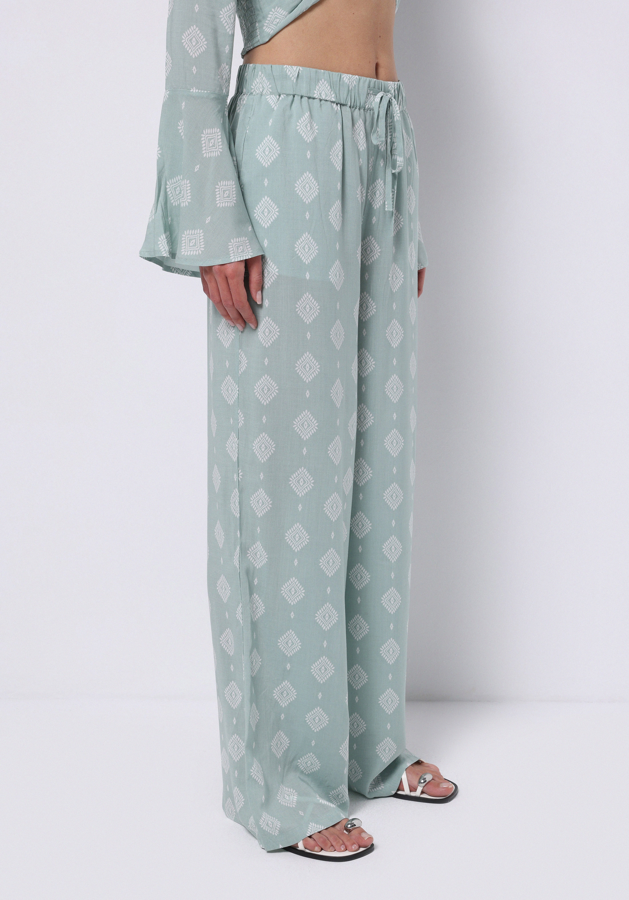 Afișați detalii pentru Pantaloni De Dama Verde Regular Fit  Cl1074668
