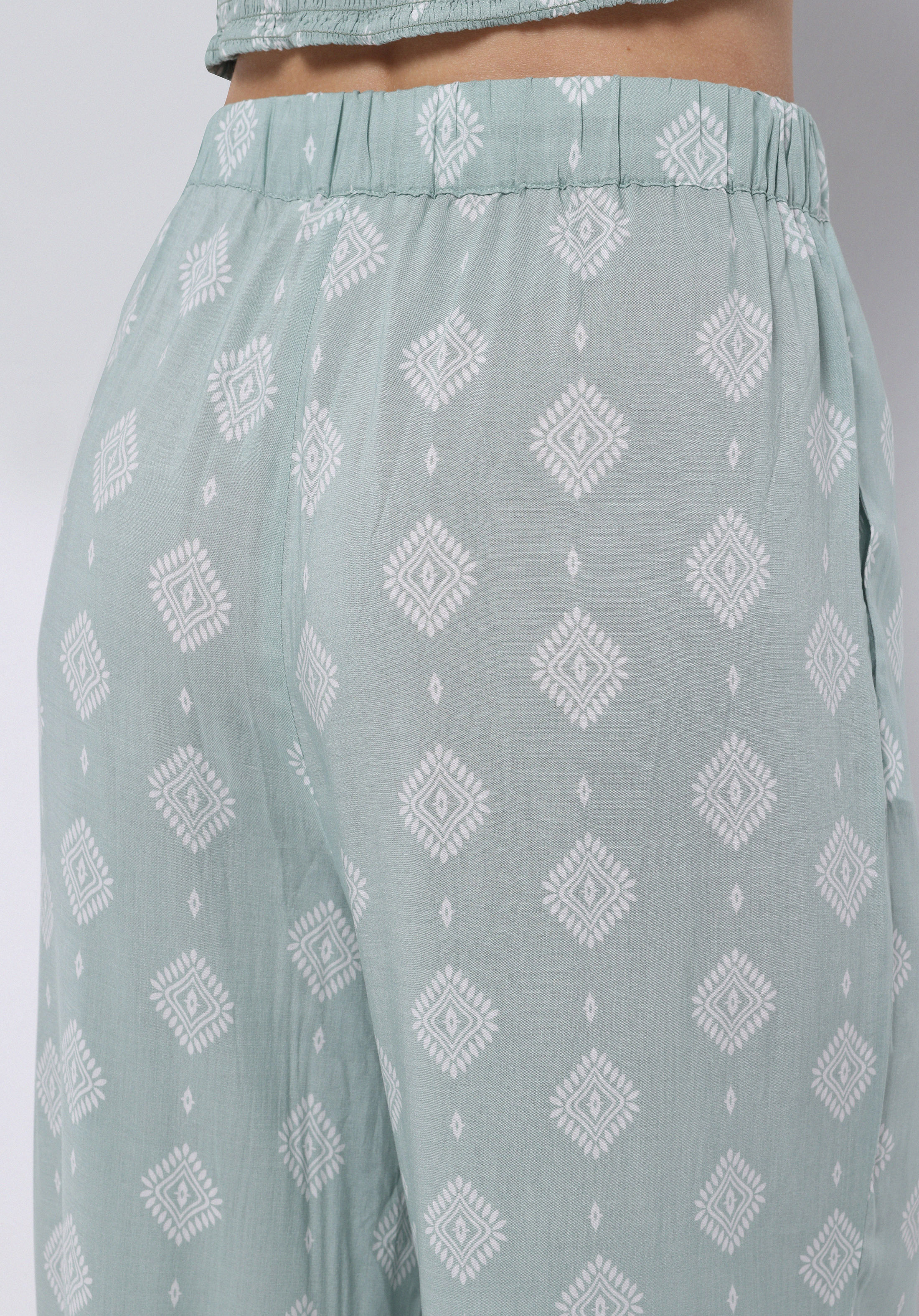 Afișați detalii pentru Pantaloni De Dama Verde Regular Fit  Cl1074668