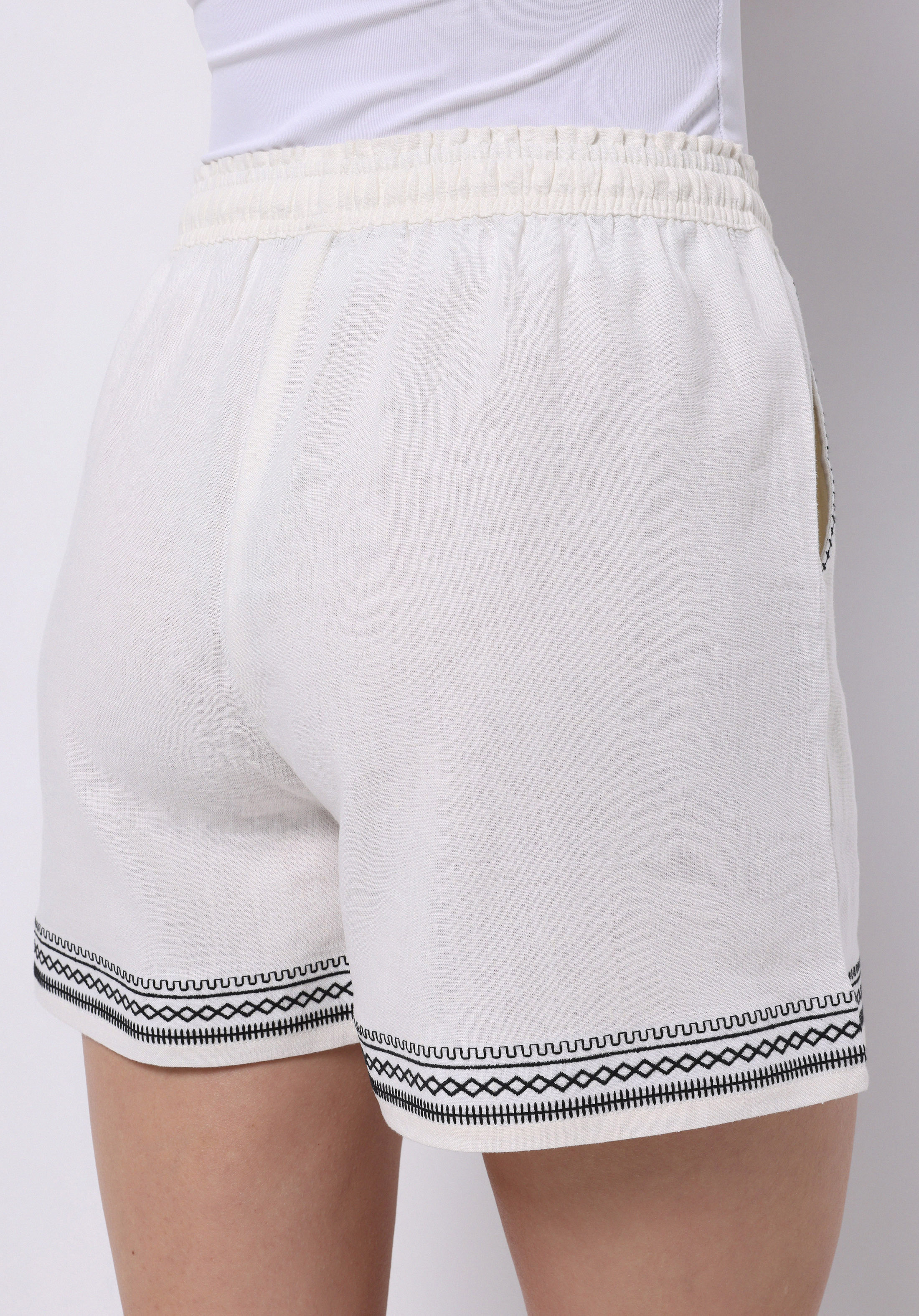 Afișați detalii pentru Short / Pantaloni Scurti De Dama Alb Regular Fit  Cl1074278