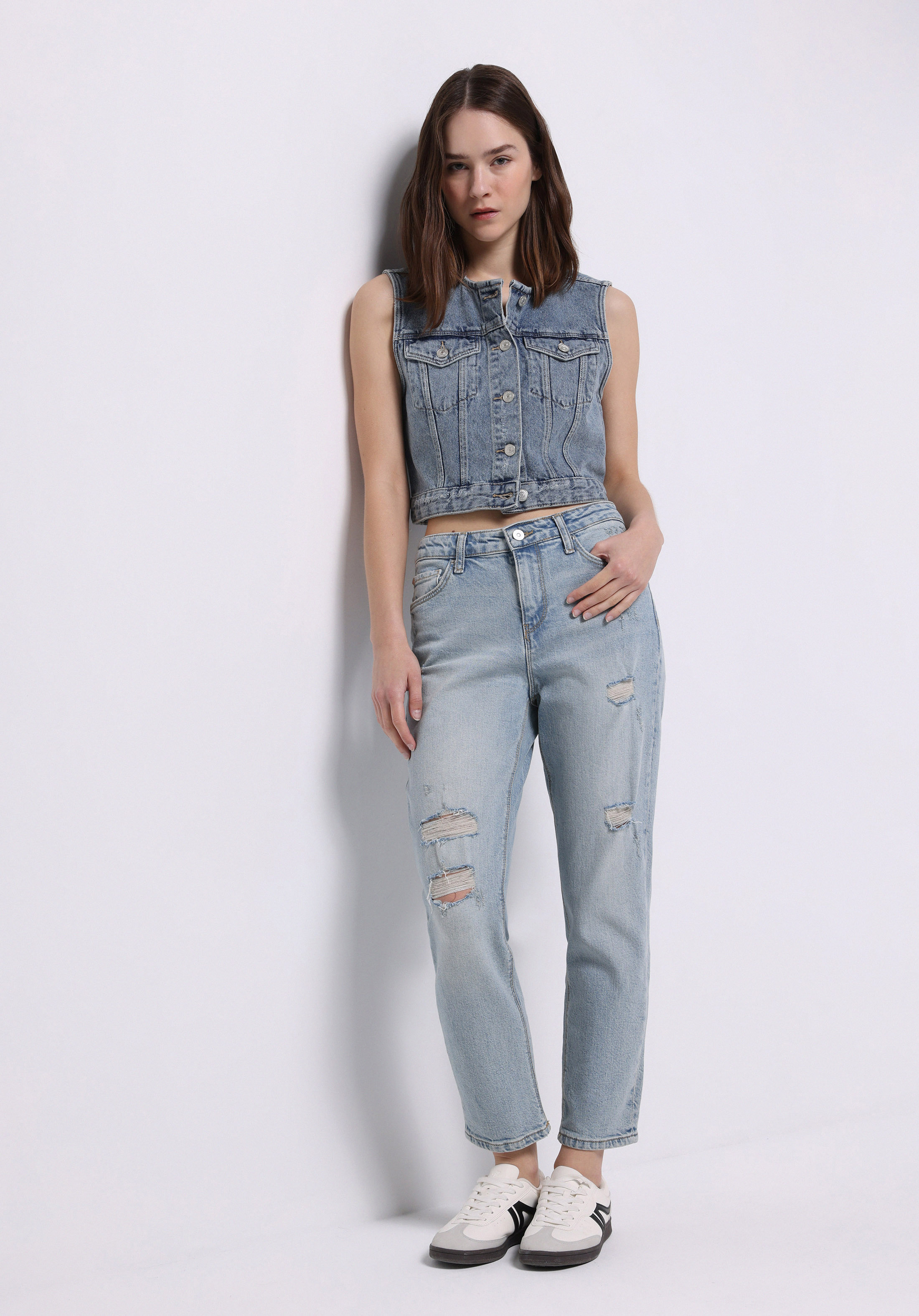 Afișați detalii pentru Mom Fit Rising Waist Shrinking Leg Blugi İndigo Deschiși Pentru Femei