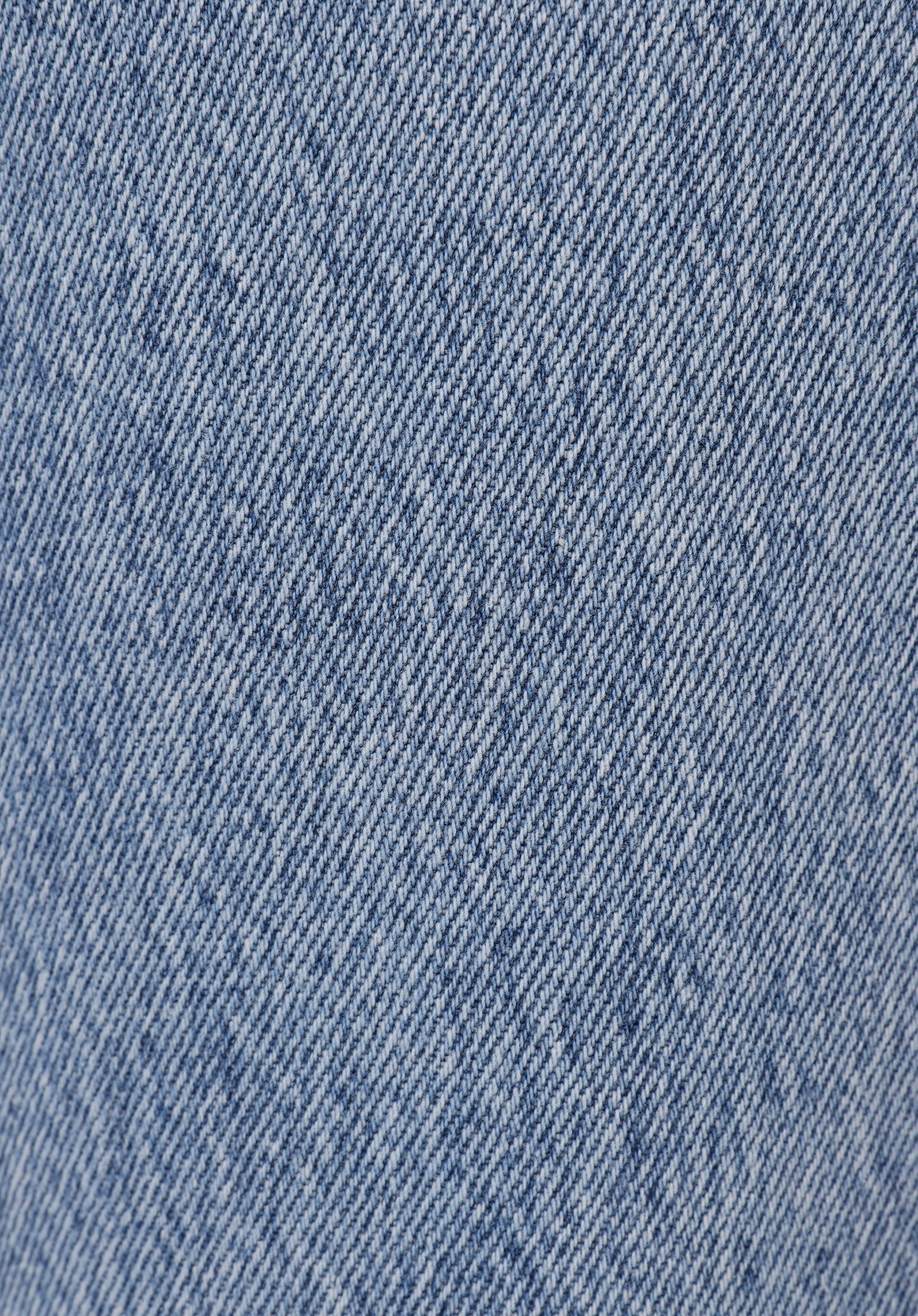 Afișați detalii pentru Drept Fit Talie Medie Picior Drept Blugi Indigo Pentru Femei