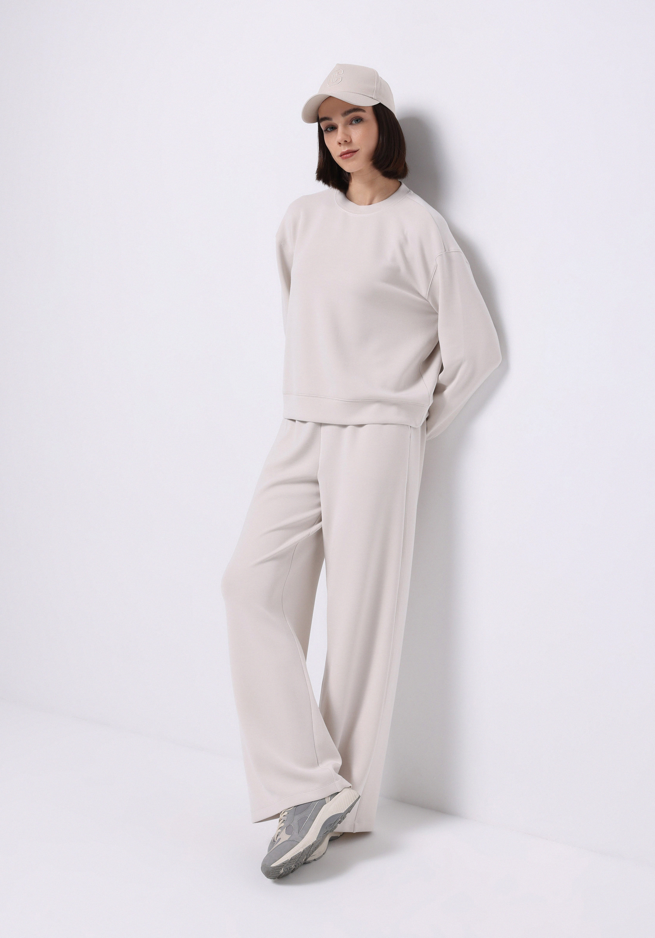 Afișați detalii pentru Pantaloni De Trening De Dama Ecru Regular Fit  Cl1075524