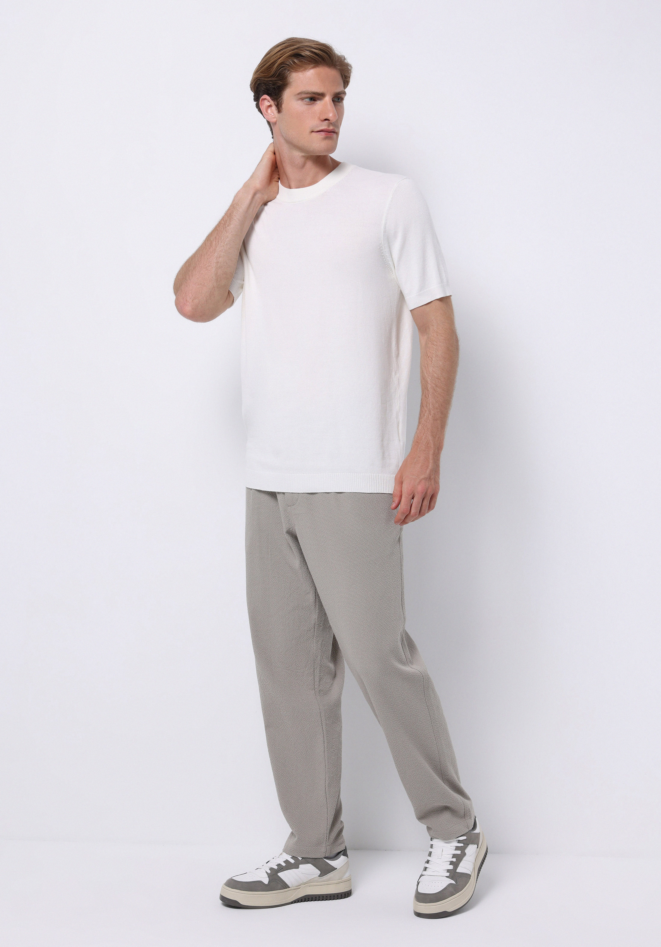 Afișați detalii pentru Pantaloni De Barbati Alb Regular Fit  Cl1075242