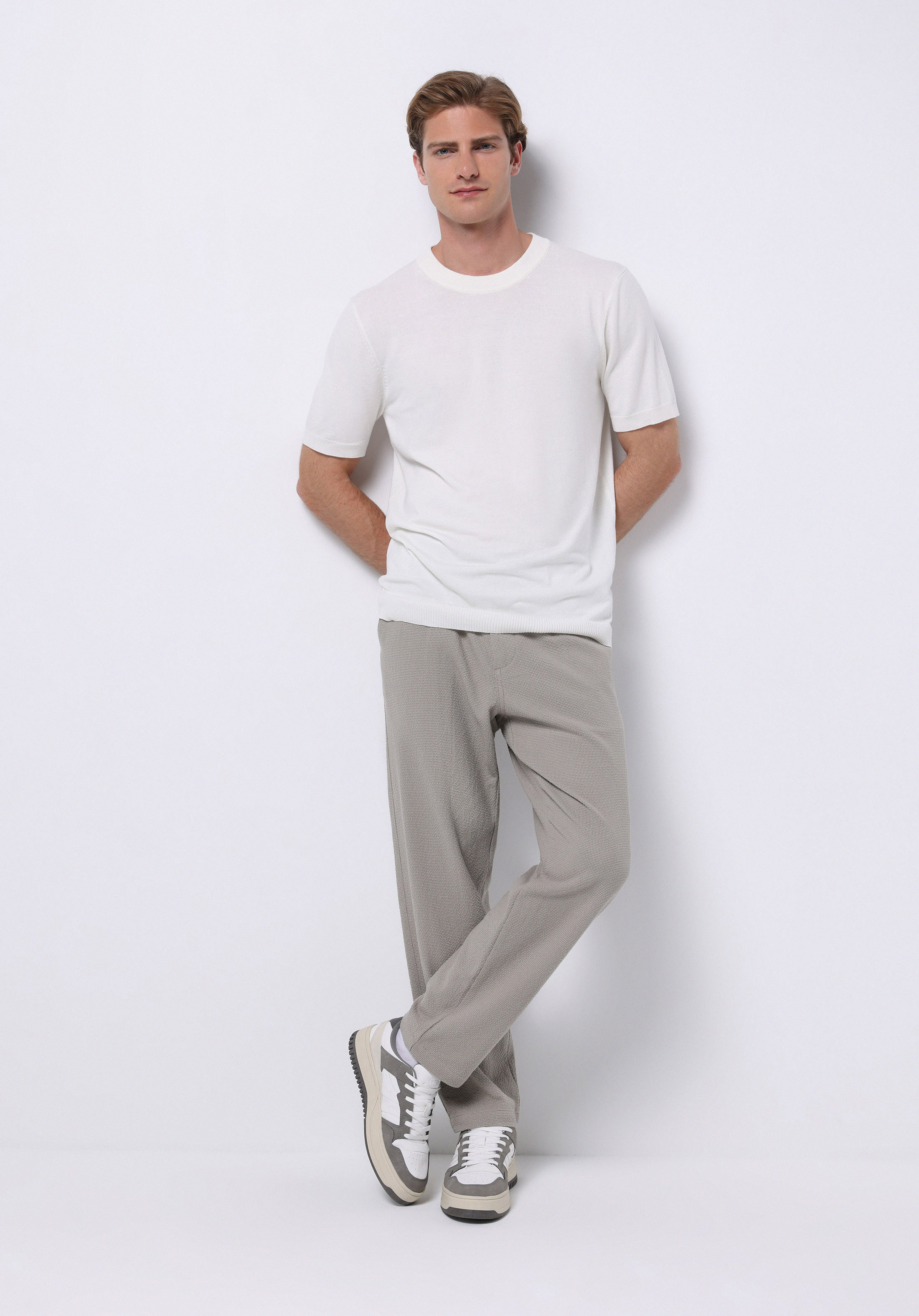 Afișați detalii pentru Pantaloni De Barbati Alb Regular Fit  Cl1075242
