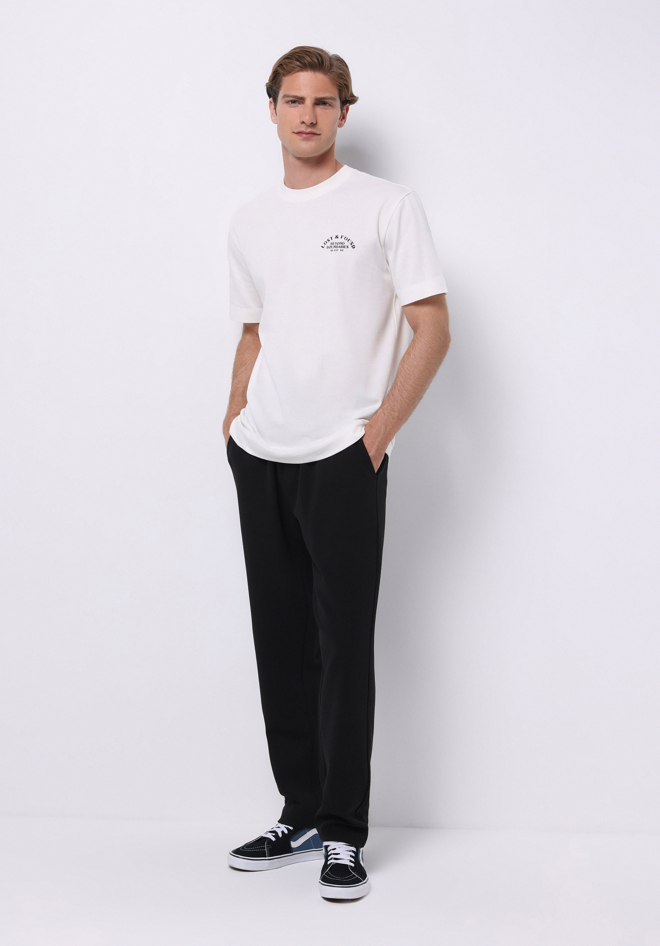 Afișați detalii pentru Pantaloni De Trening De Barbati Negru Regular Fit  Cl1075314
