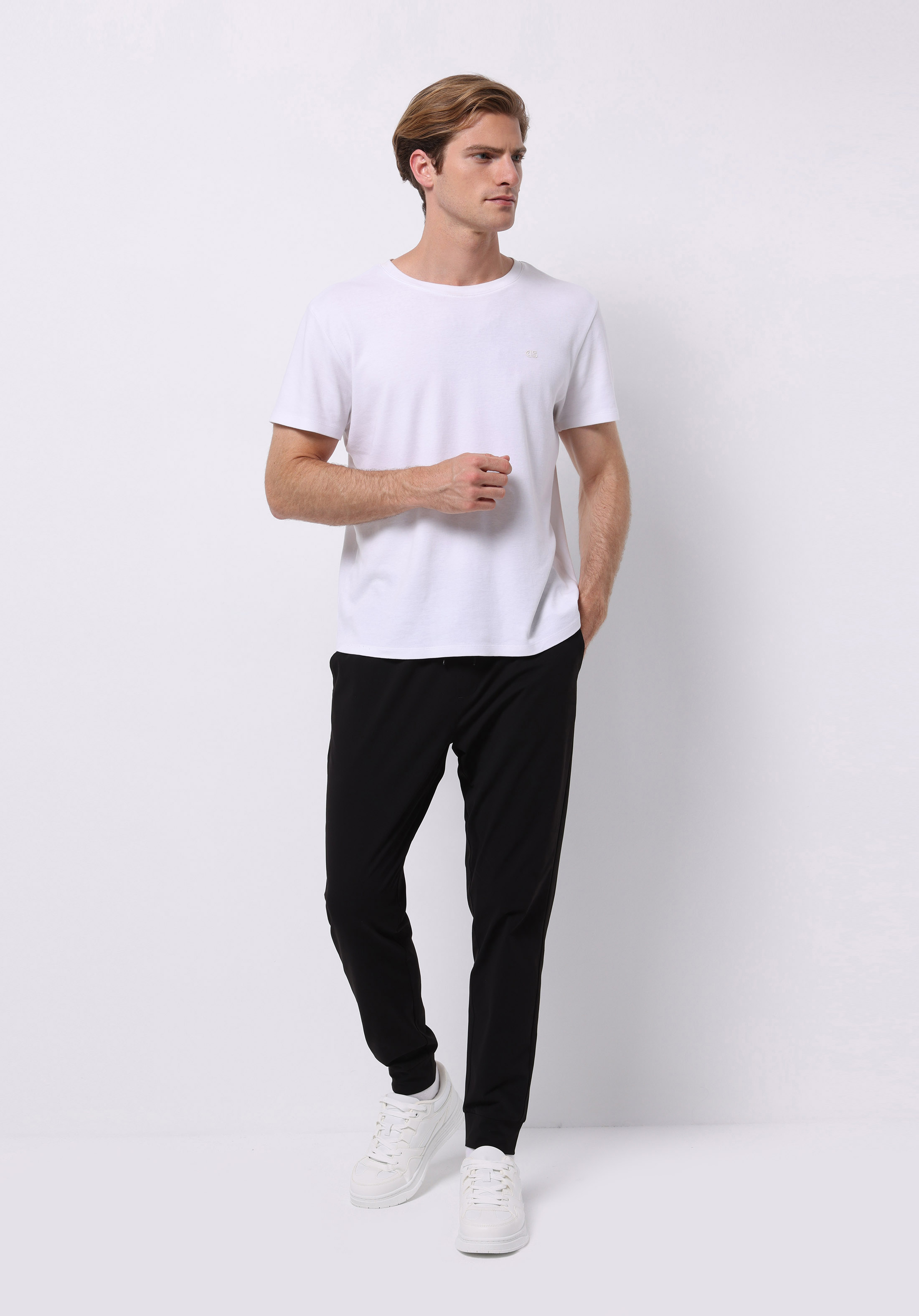 Afișați detalii pentru Pantaloni De Trening De Barbati Negru Slim Fit  Cl1076166