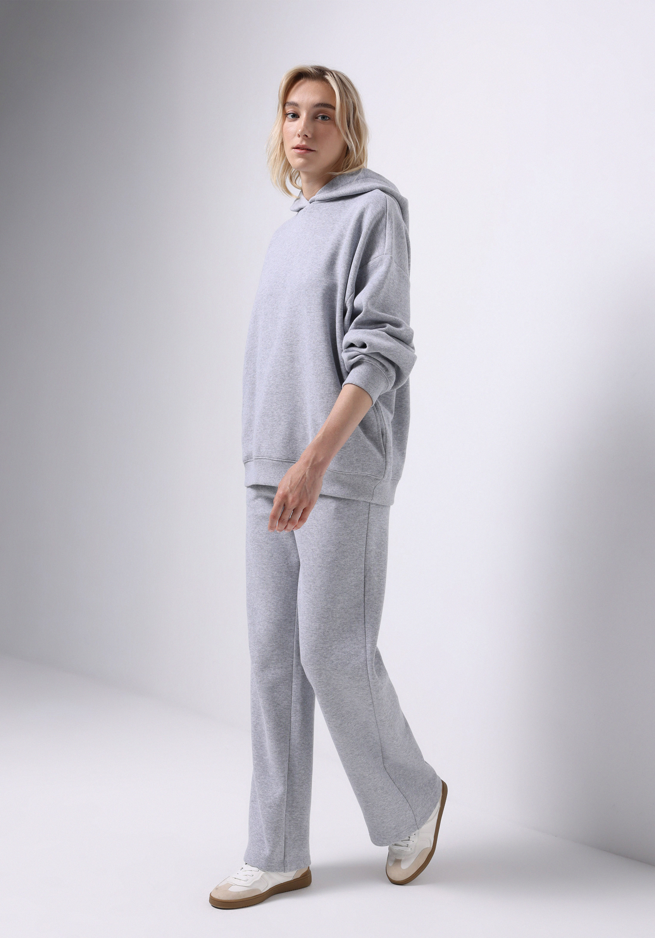 Afișați detalii pentru Pantaloni De Trening De Dama Gri Regular Fit  Cl1076448