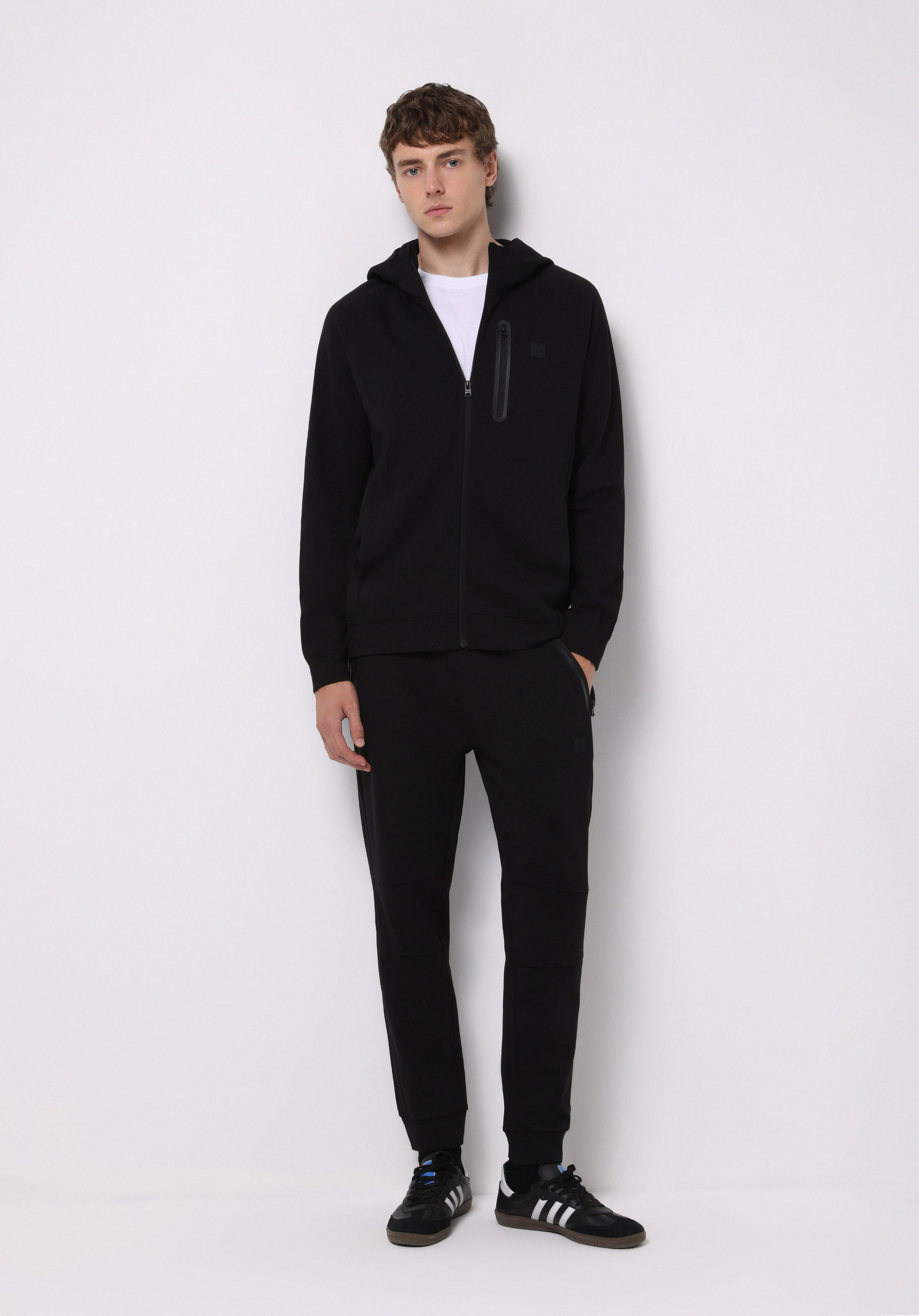 Afișați detalii pentru Pantaloni De Trening De Barbati Negru Regular Fit  Cl1075654